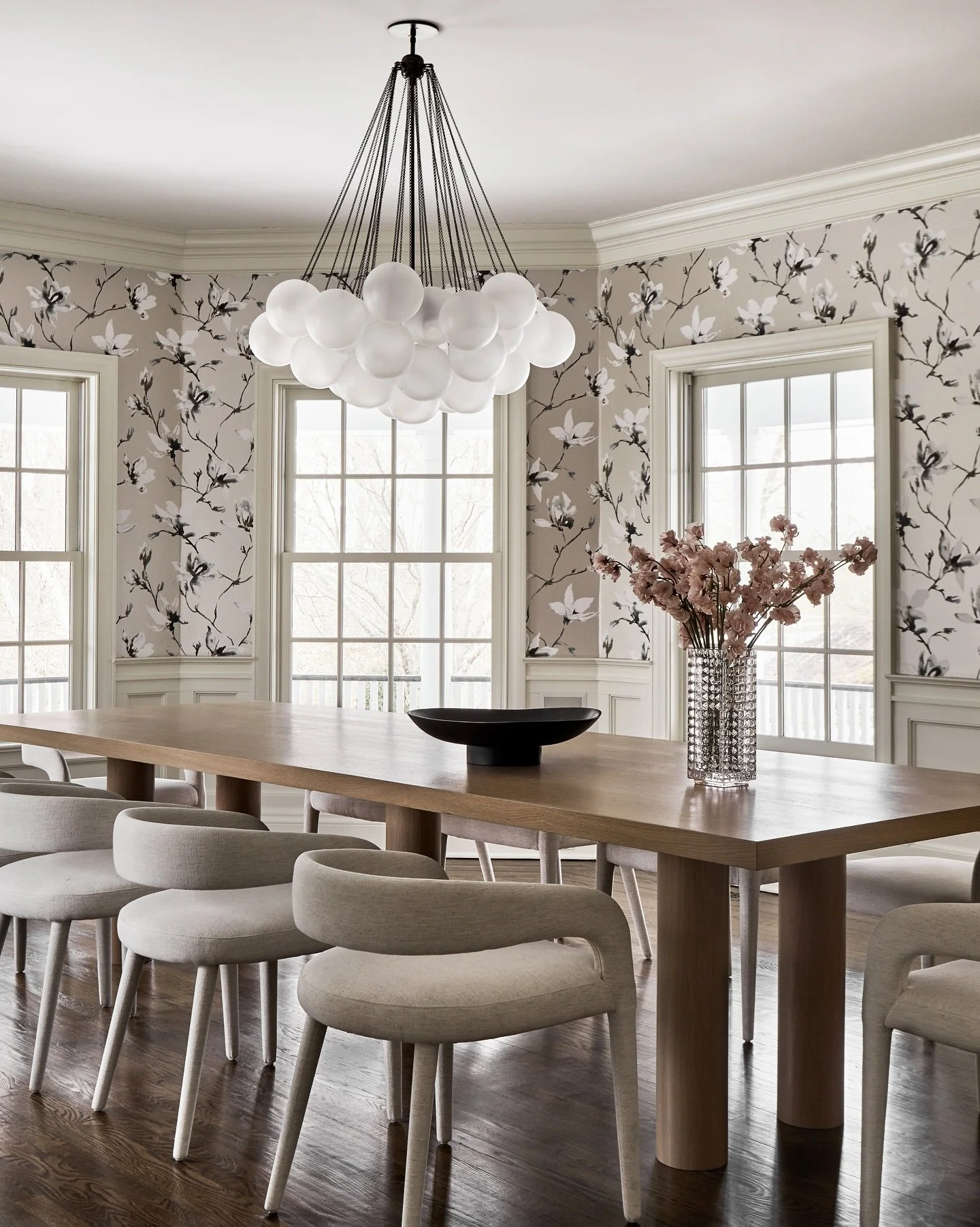 DESIGNED FOR CONNECTION | A dining room where meals turn into memories.

Designed by: @lindseygoddardinteriors
Photography by: @rikkisnyder

.
.
.

#lindseygoddardinteriors
#interiordesigner
#interiordesign