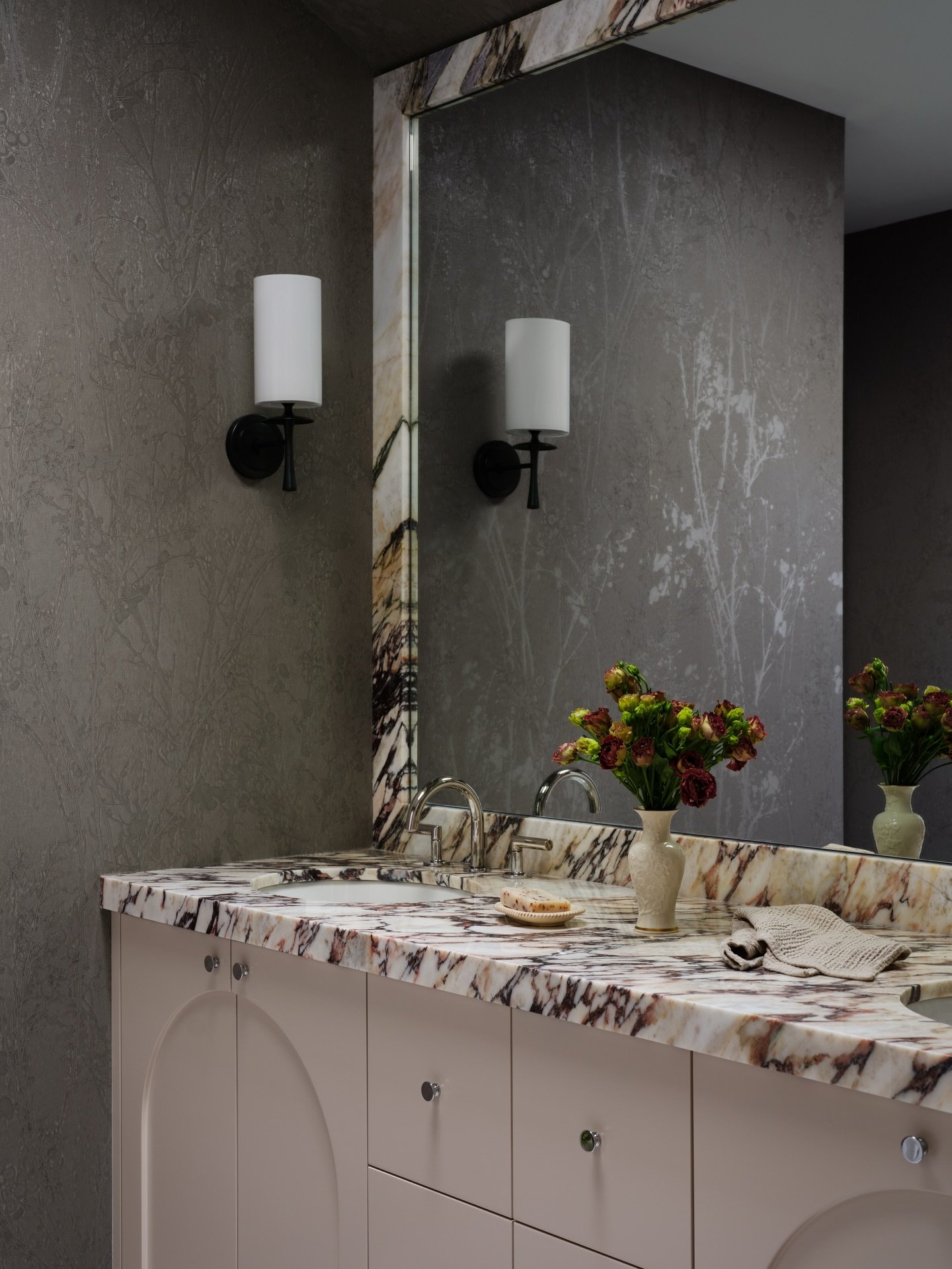 PLAYFUL POISE | Step into our shared girls ensuite.
Designed to be sweet in spirit and enduring in style.
Playful arches, tonal florals, and tailored trims are just a few of our favorite details in this special space. 

Design by @lindseygoddardinter