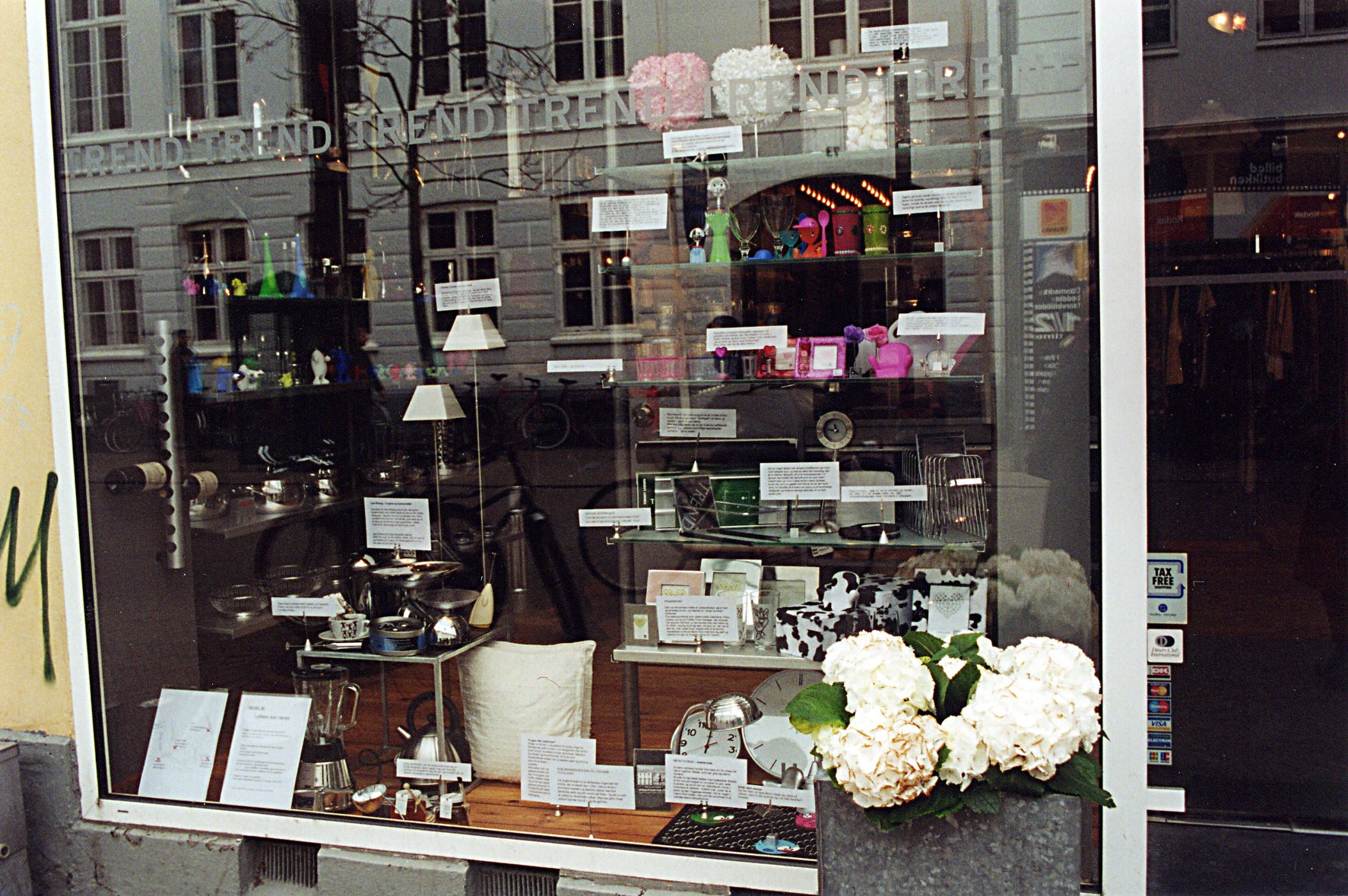 Shop windows intervention 11.jpg