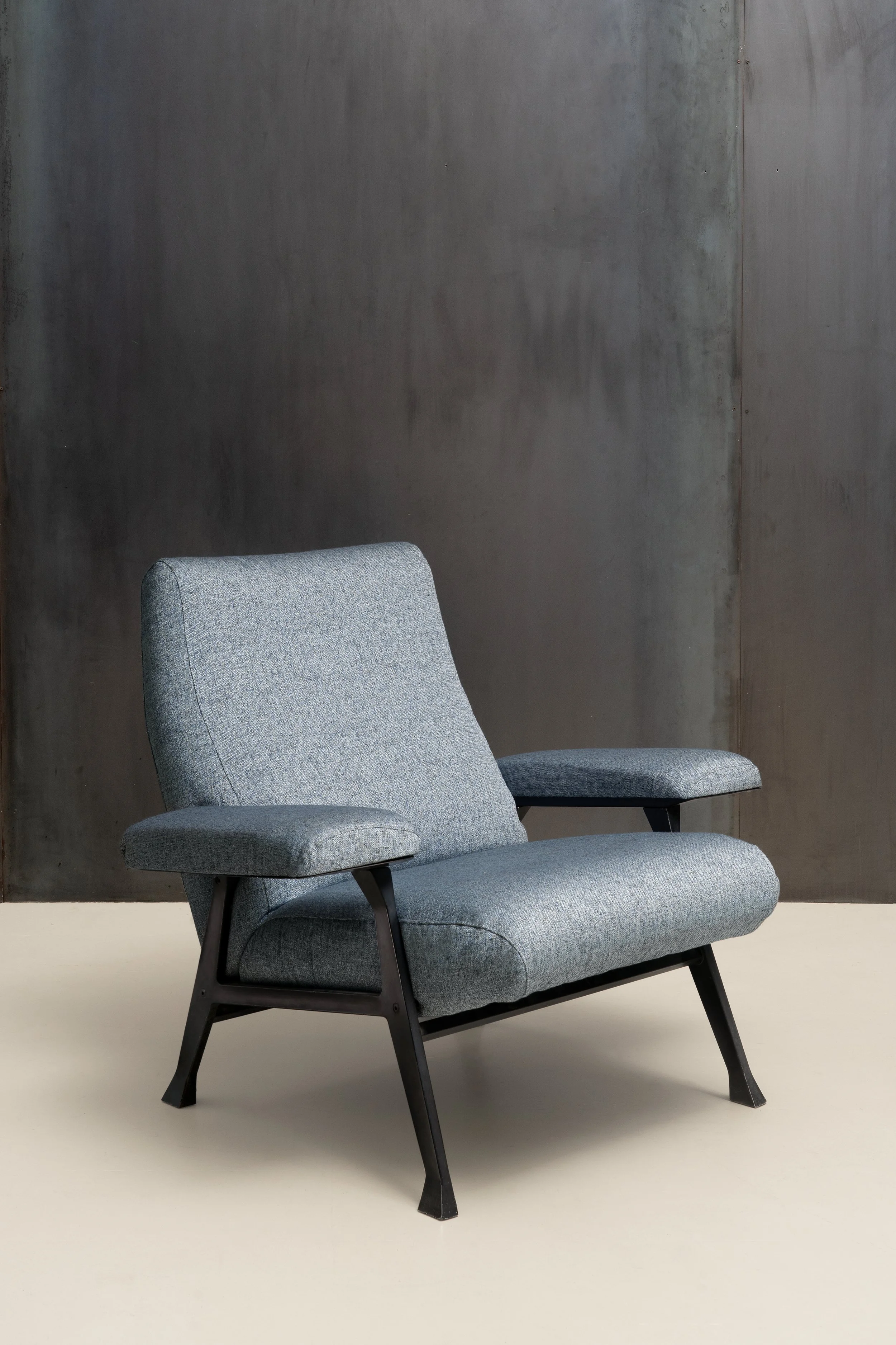 Pair of Hall armchairs by R. Menghi for Arflex. In 1959, the honorable mention for the Compasso d’Oro