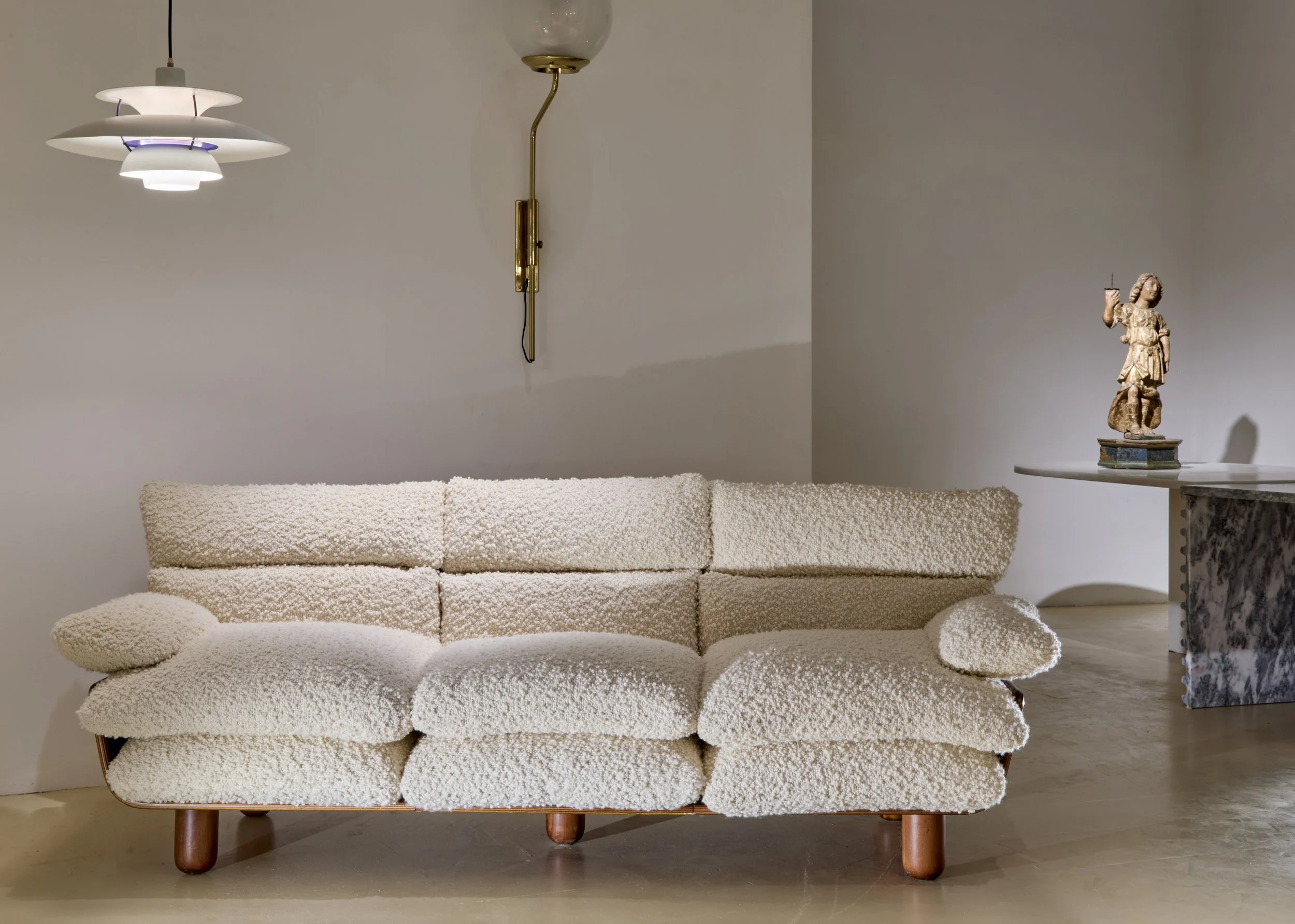 Sofa in curved plywood and wool bouclé. Italian manufacture, 1960s