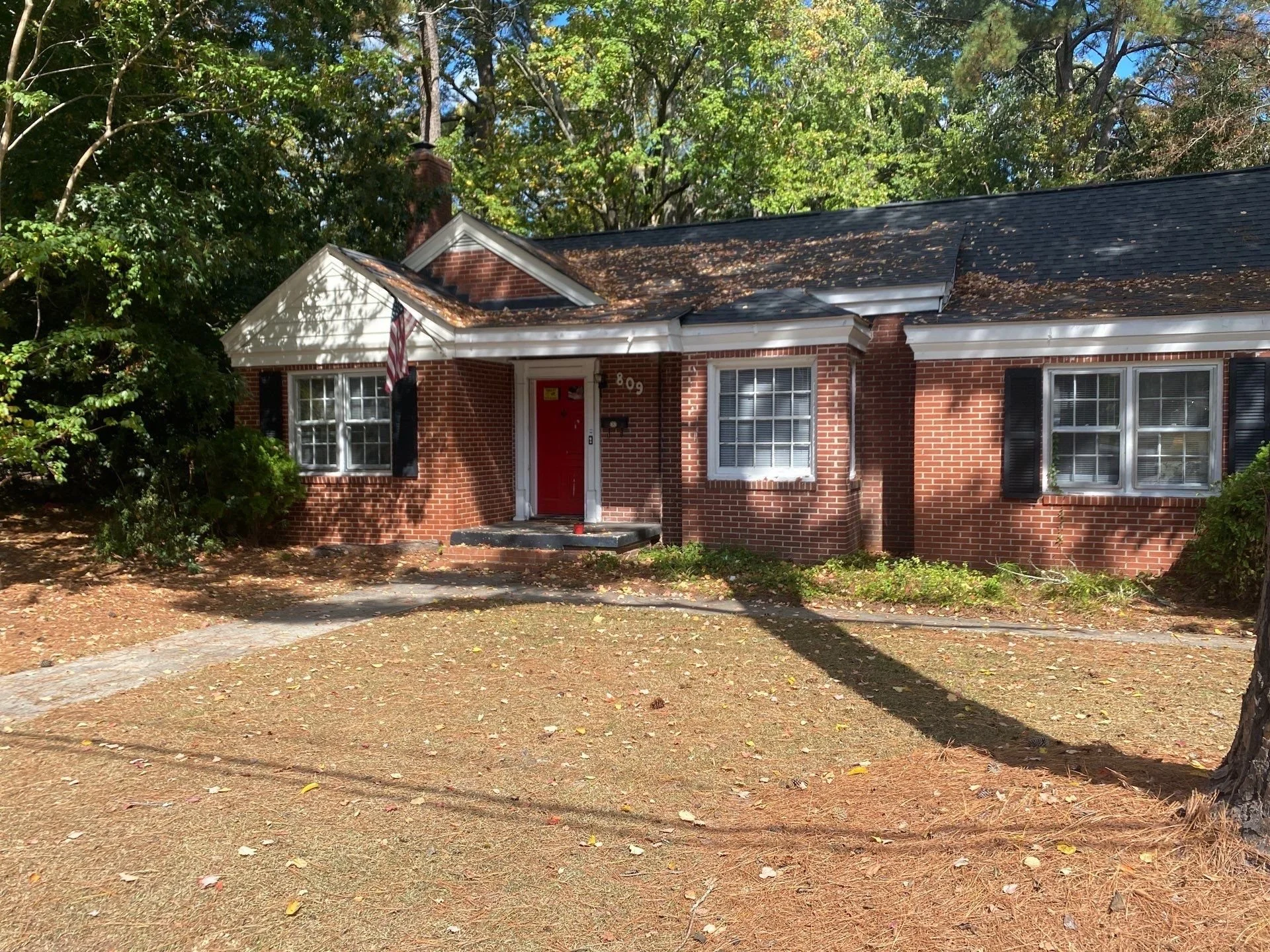809 E 1st St. | 4 Beds / 3 Full Baths |