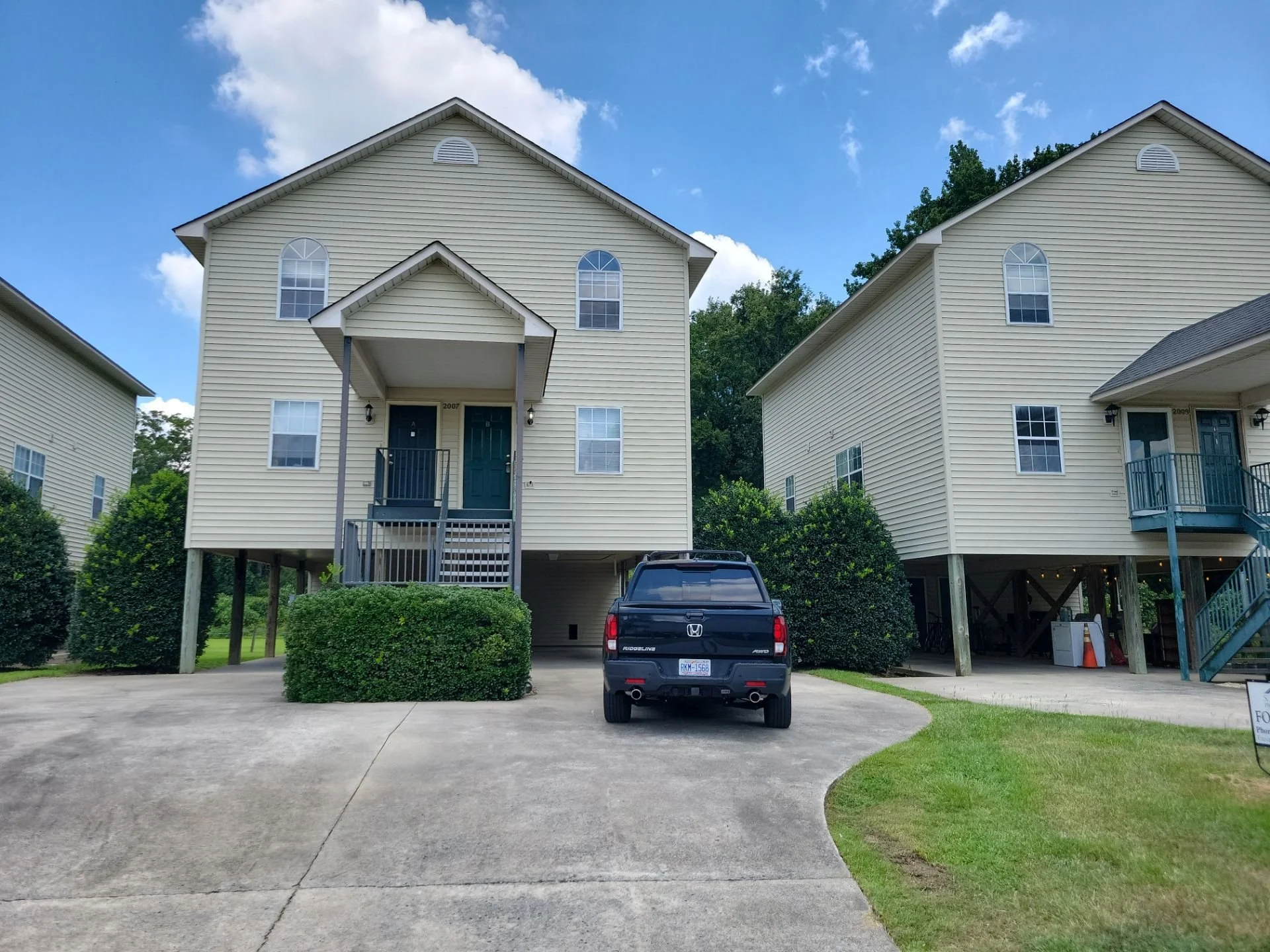 2007-B River Drive | 3 Beds / 2 Full Baths | Rent 1,500 |