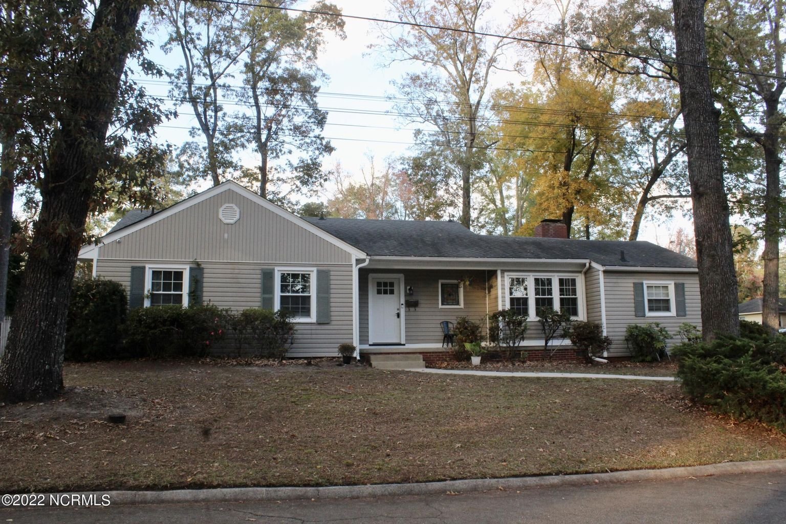 955 Shady Lane | 4 Beds / 2 Full Bath |