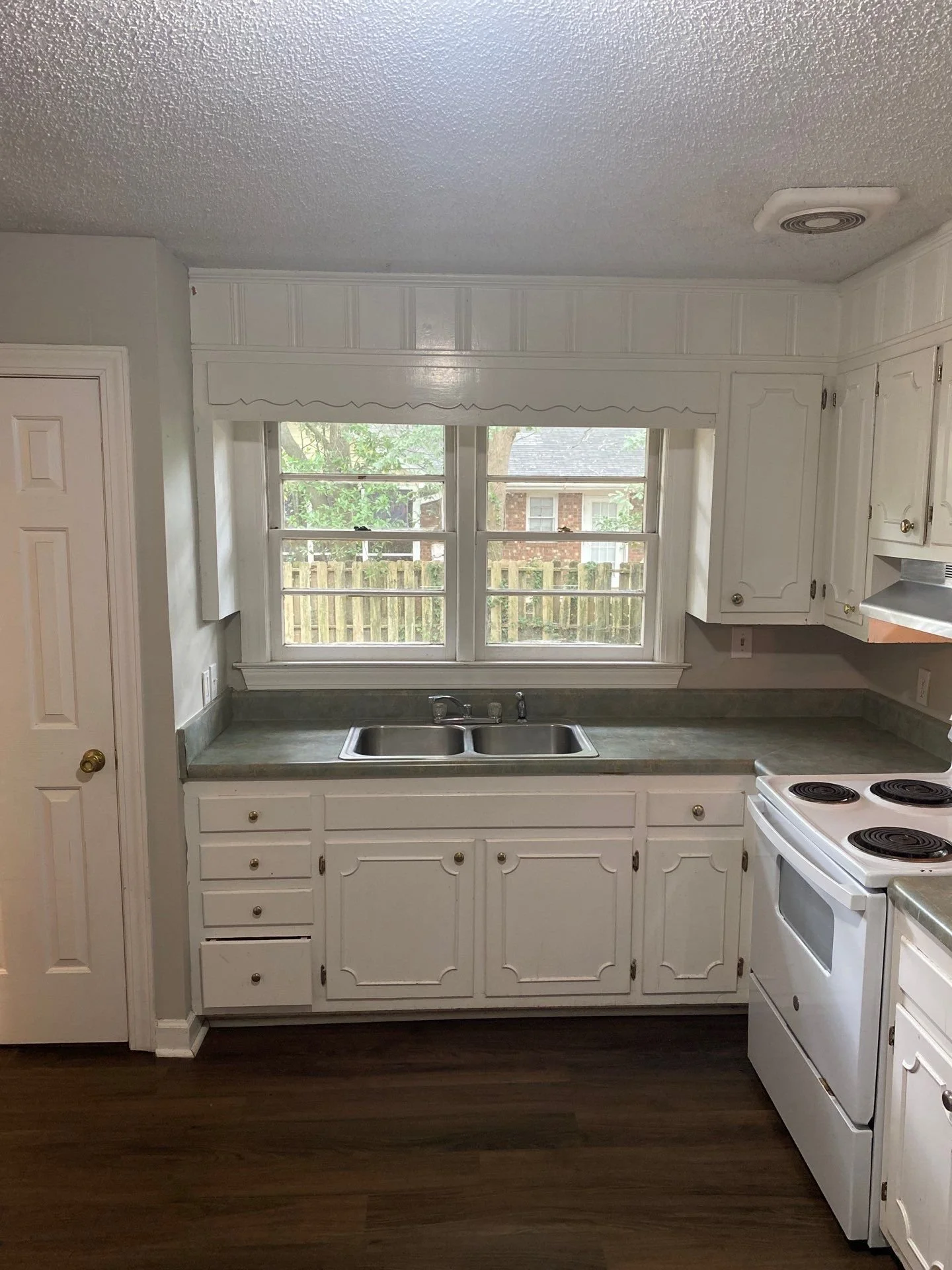 kitchen2.jpg
