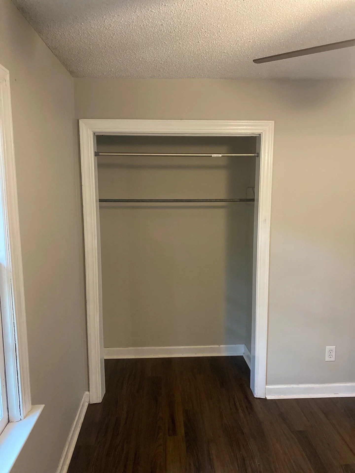 bed3closet.jpg