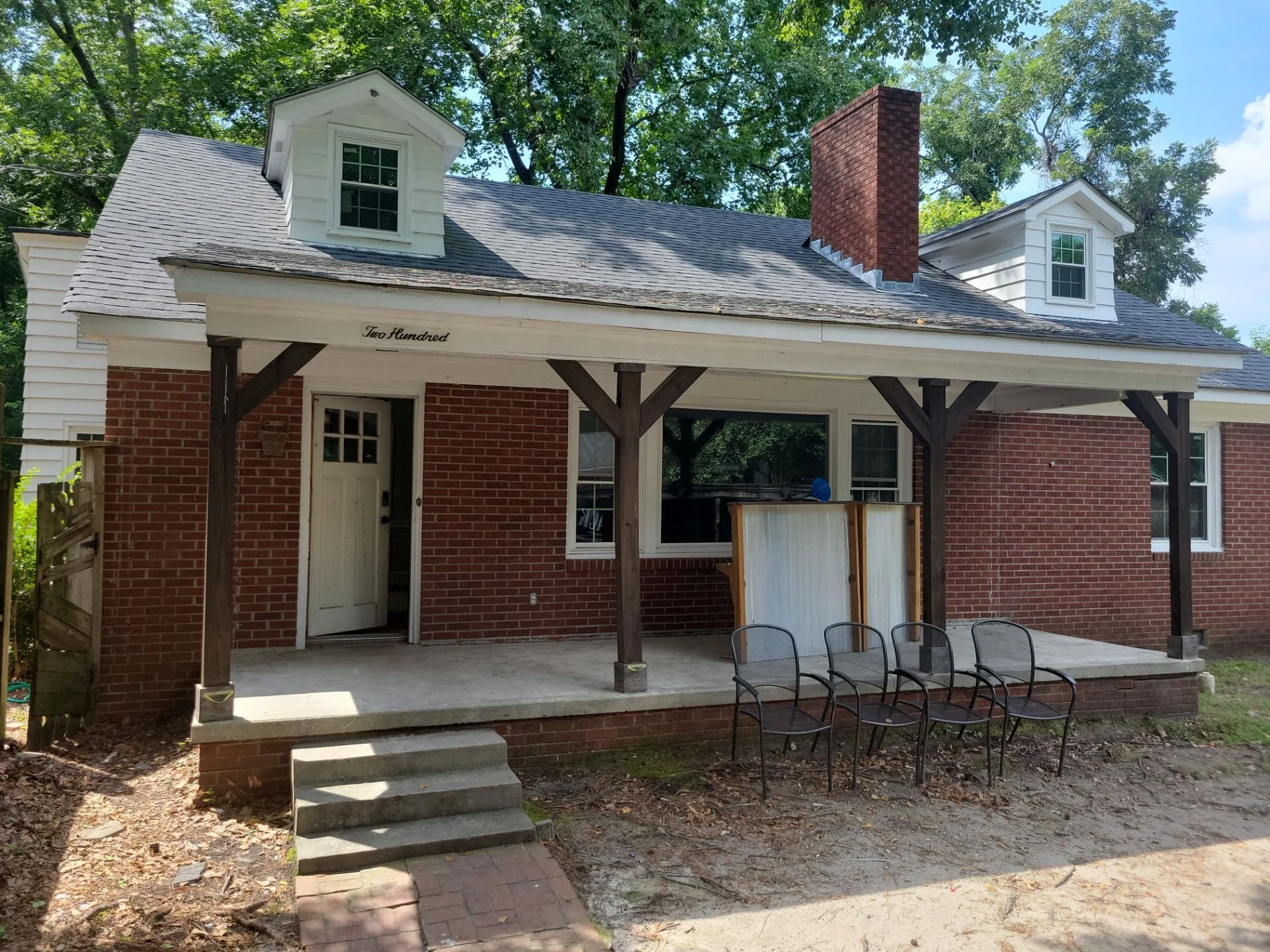 200 S Warren St. | 5 Beds / 2 Full Baths | Rent 2,800 |