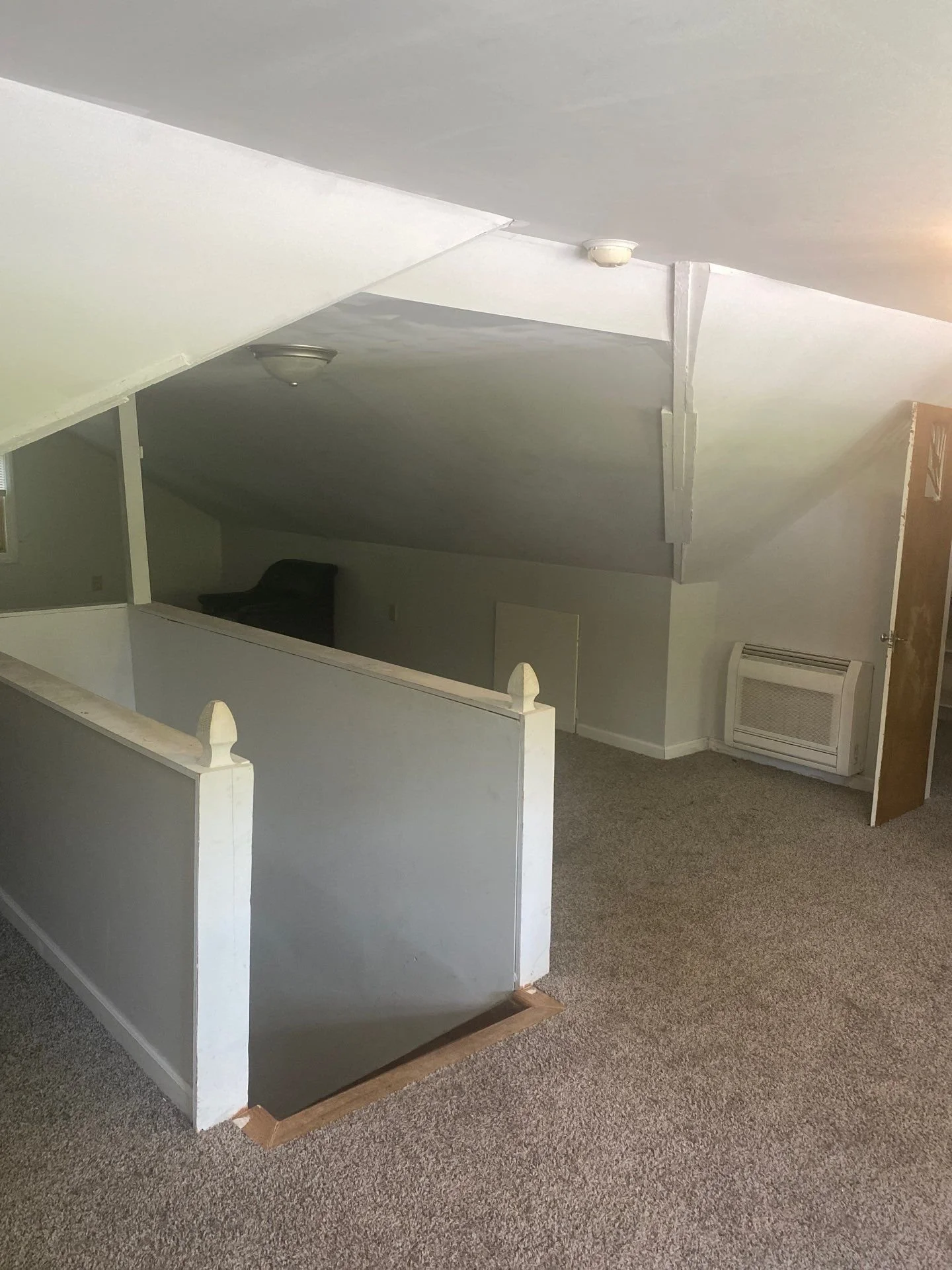 upstairs2.jpg