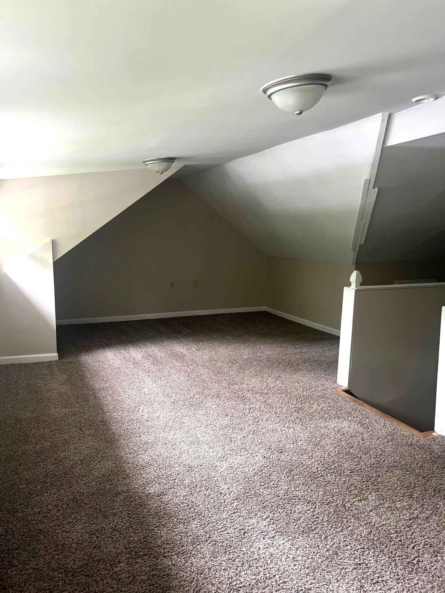 Upstairs/Bedroom4