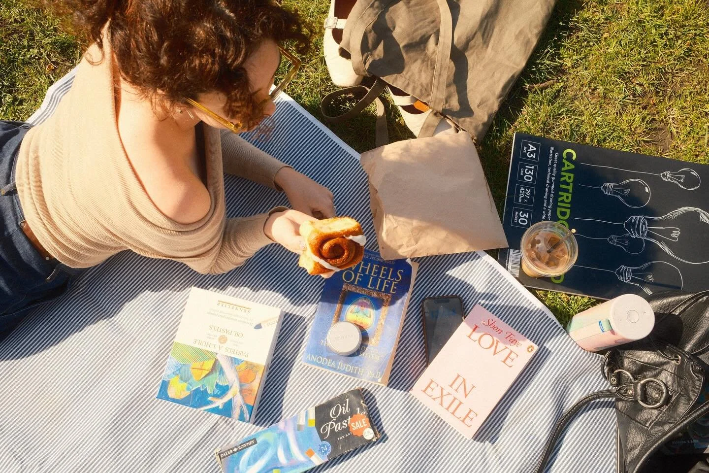 spring and the city 🌼🦋⚡️