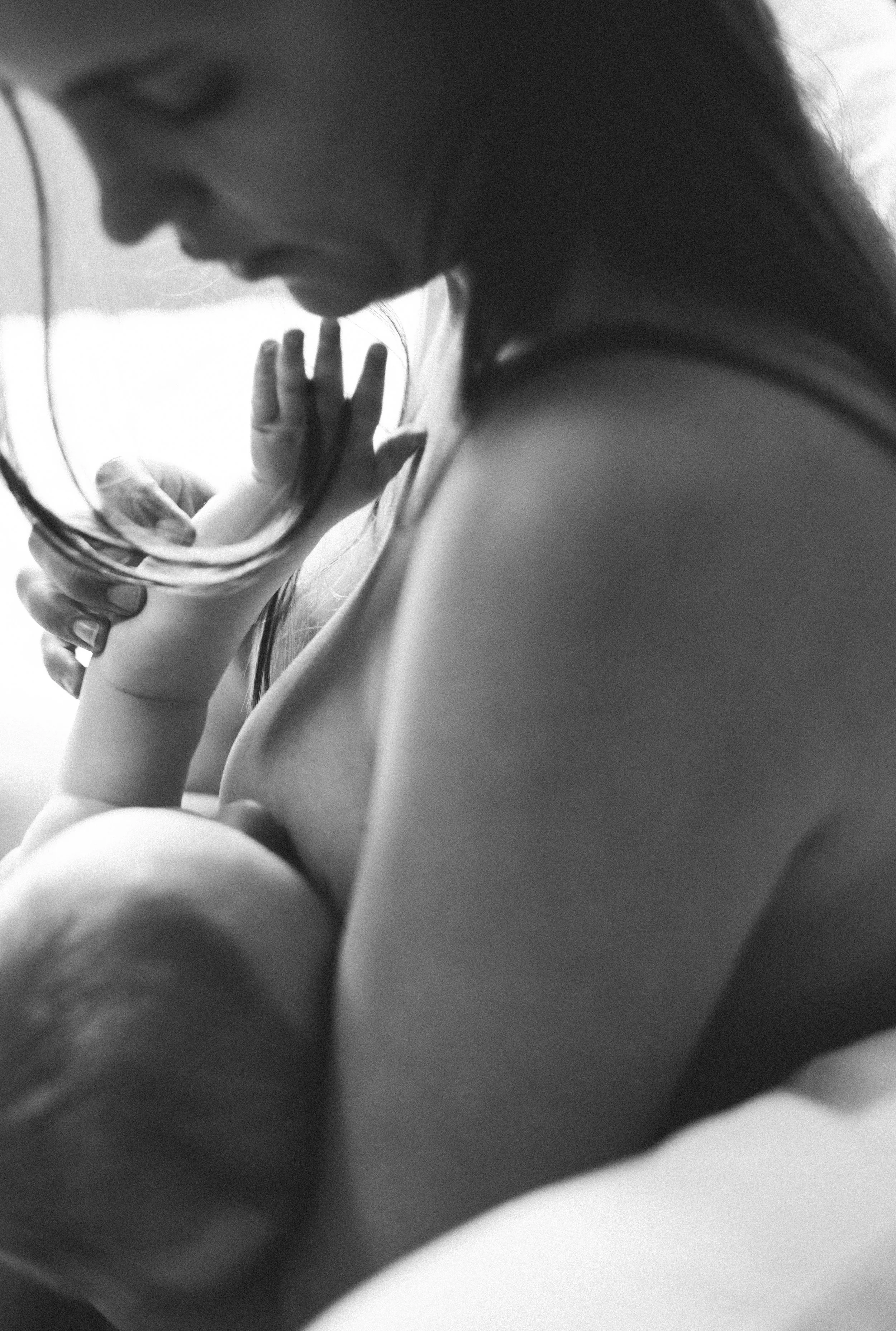 black and white image of a mother breastfeeding in nashville, tn