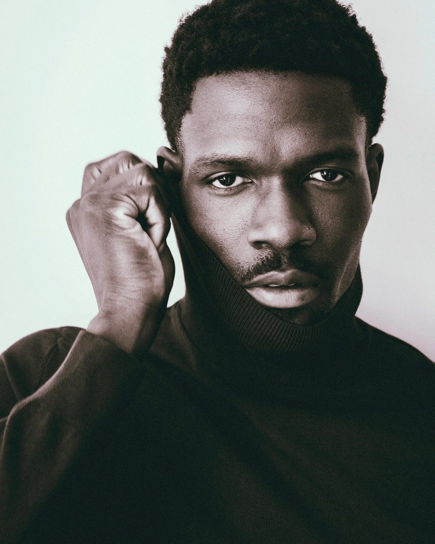 like when things feel simple but still carry that kind of quiet chic energy.
@uchennauo @soulartistmgmt 
Photo @TonGomes__
#TonGomes #TonGomesPhotographer #PhotographerInNYC #Uche #SoulArtistMgmt #PortraitPhotography #NYCModels #EditorialPhotography