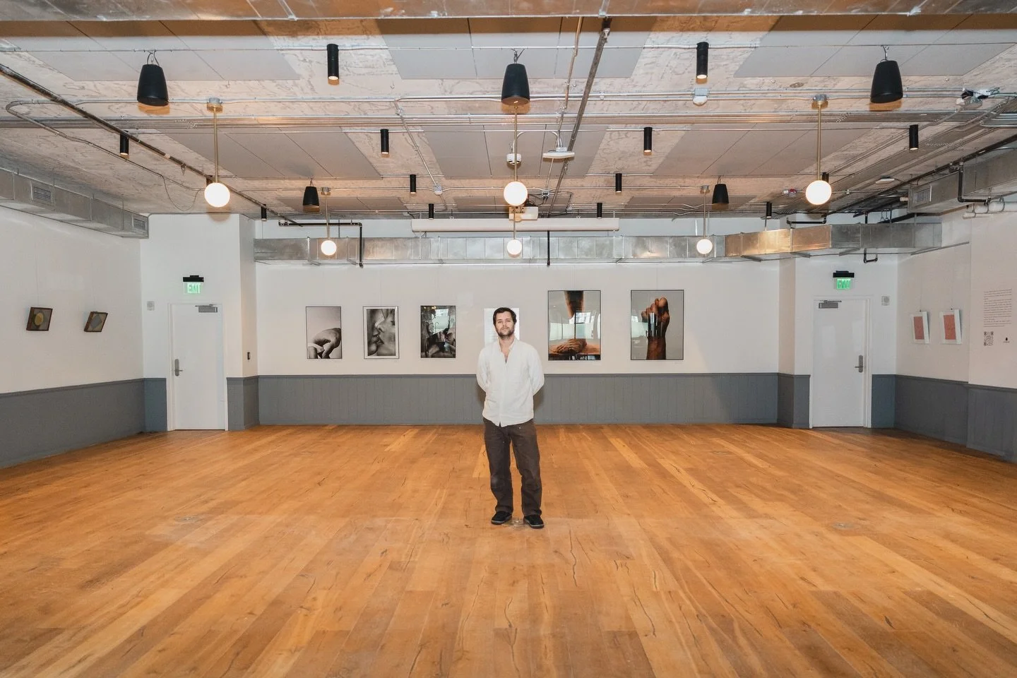 Clay was the starting point. It reminded me of the sert&atilde;o and of the body itself. Clay cracks when water is missing, and those fissures feel like maps. They hold history. They became a way to speak about origin and imperfection as truth.

Phot