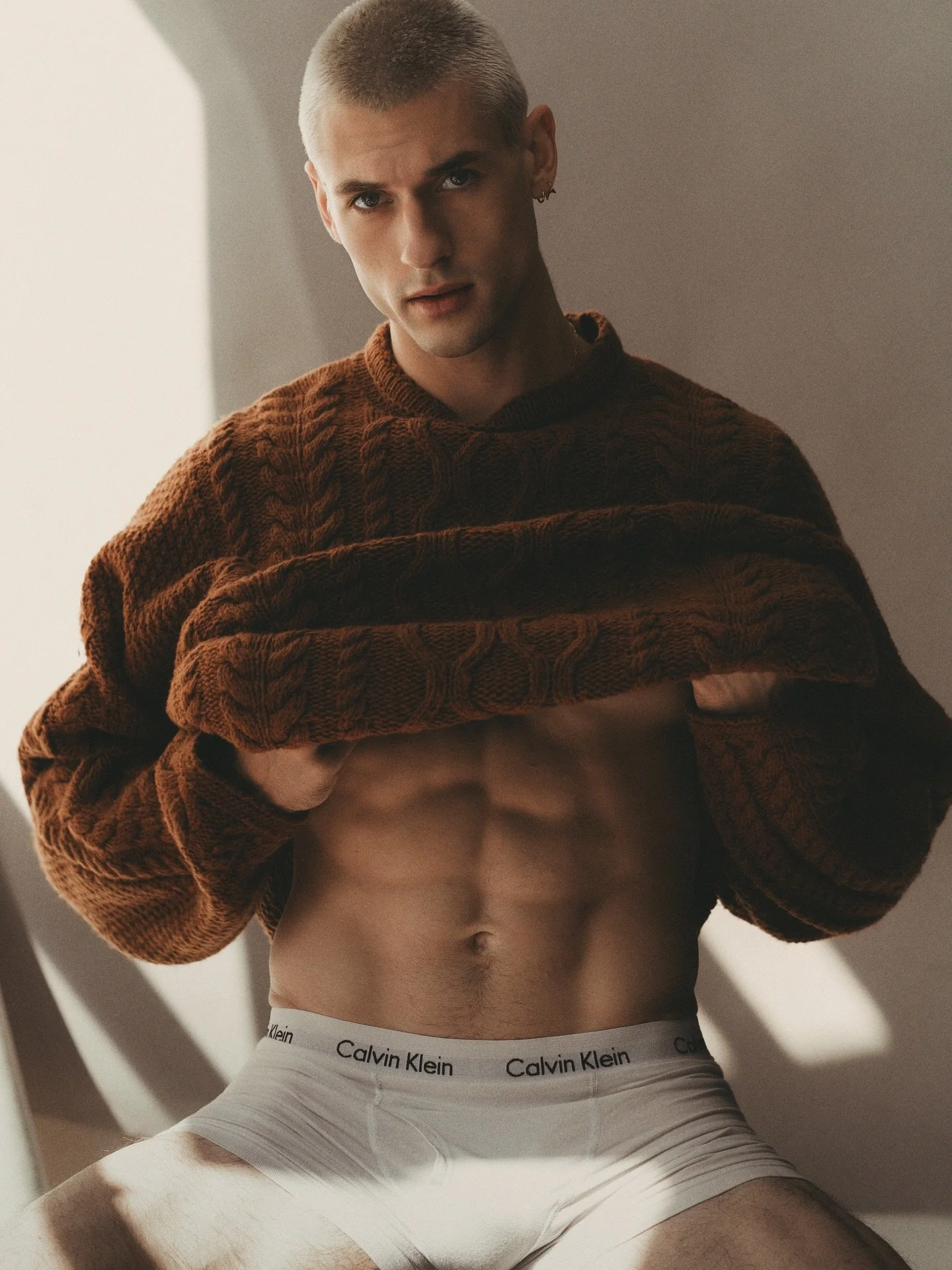 Back in New York after a long week away and I was trying to find something that felt right for my feed. These photos with Gray have the exact warmth I needed. Terracotta, clay, soft light. A calm way to land again.

Photographed by Ton Gomes
Model @g