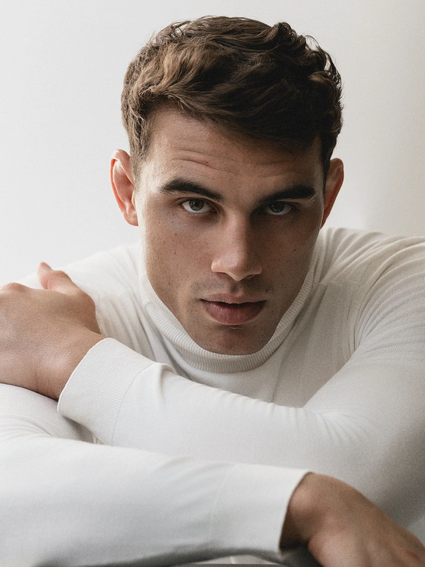 I photographed @tobyts4ng while he was in New York. He&rsquo;s a fighter, but what interested me here was everything that exists before the fight starts.

MGMT @kultmodels 

#TonGomes #TonGomesPhotographer #PhotographerInNYC #PortraitPhotography #Men