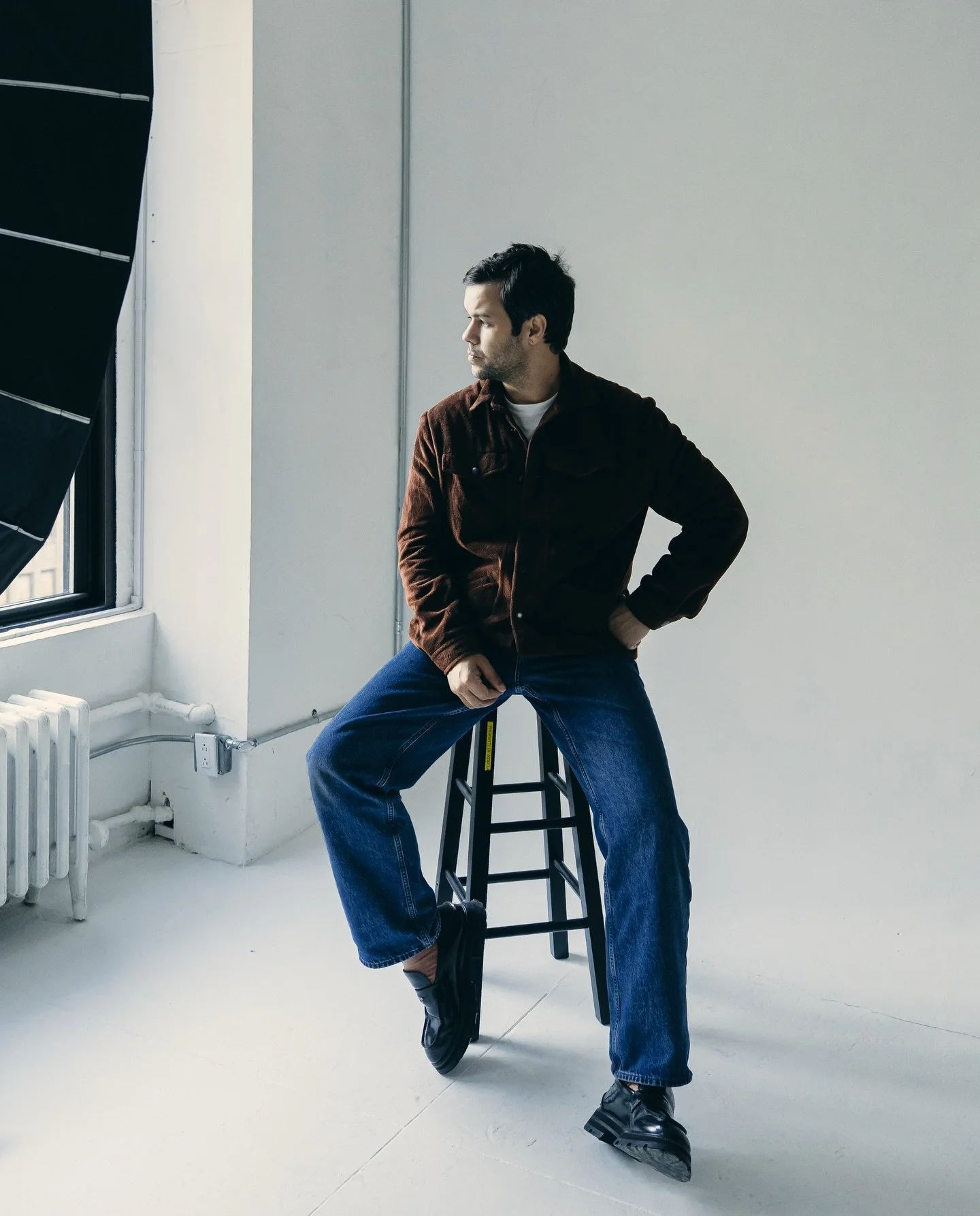 I genuinely love being a photographer.
Even on the quiet days, it still feels like the right place. 🤓

Photo by BFF @sergiodesaia 

#TonGomes #TonGomesPhotographer #PhotographerInNYC #NYCPhotographer #StudioLife