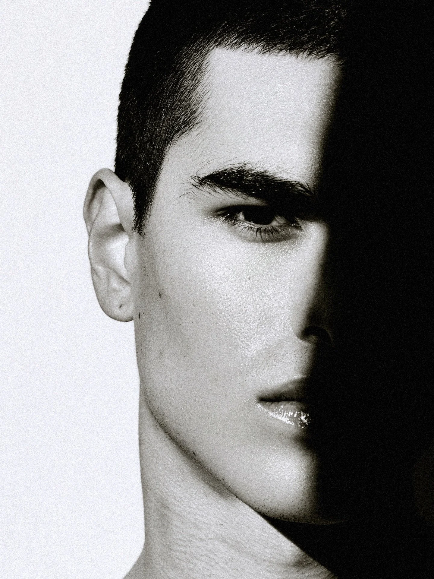 Light does what it wants. I just follow it.

@jakewilliams1_ from @kultaustralia 
Shot by me in NYC.

#TonGomes
#TonGomesPhotographer
#PhotographerInNYC
#FashionEditorial
#KultModels