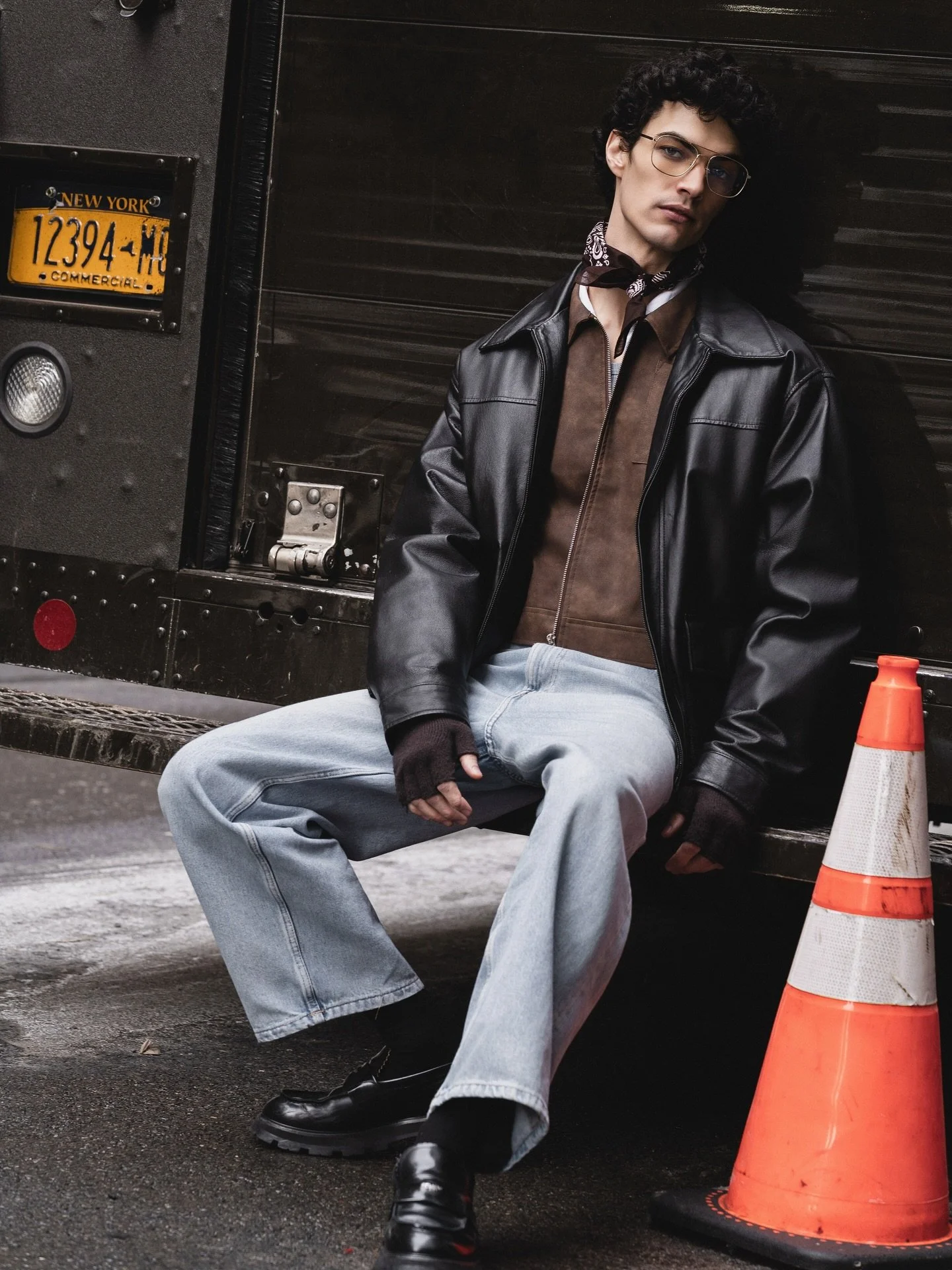 New York does that thing where the street becomes a set, the truck becomes the backdrop, and suddenly you&rsquo;re shooting a whole movie in 10 minutes.

Book your shoot at www.tongomes.com

@william_blaugher @anotherlevelnyc with wardrobe by @ehonte