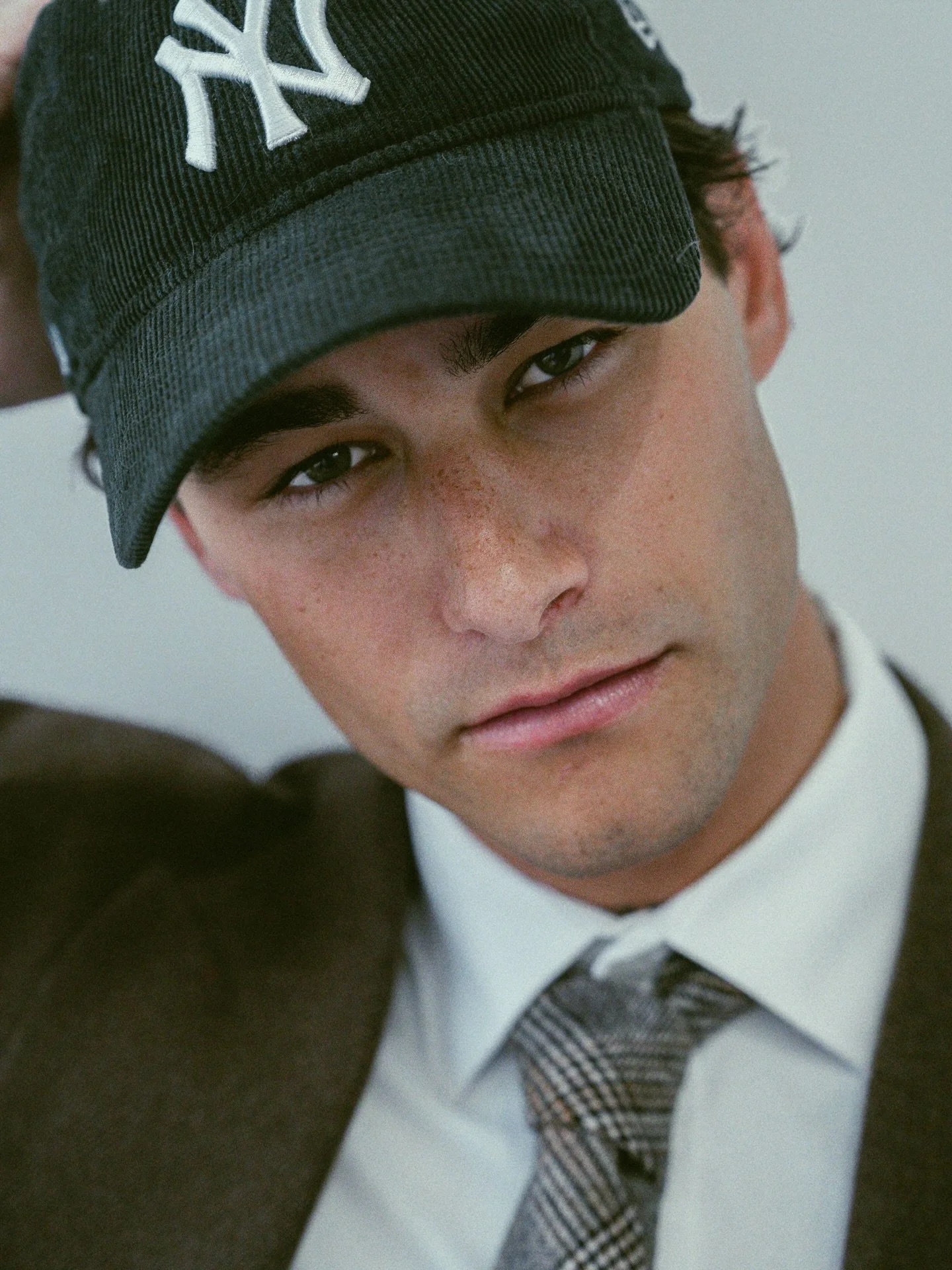 Not your typical suit.
@rymanick @anotherlevelnyc @earnestwilliams1 

#menswear #newclassics #TonGomesPhotographer #malemodel #TonGomes