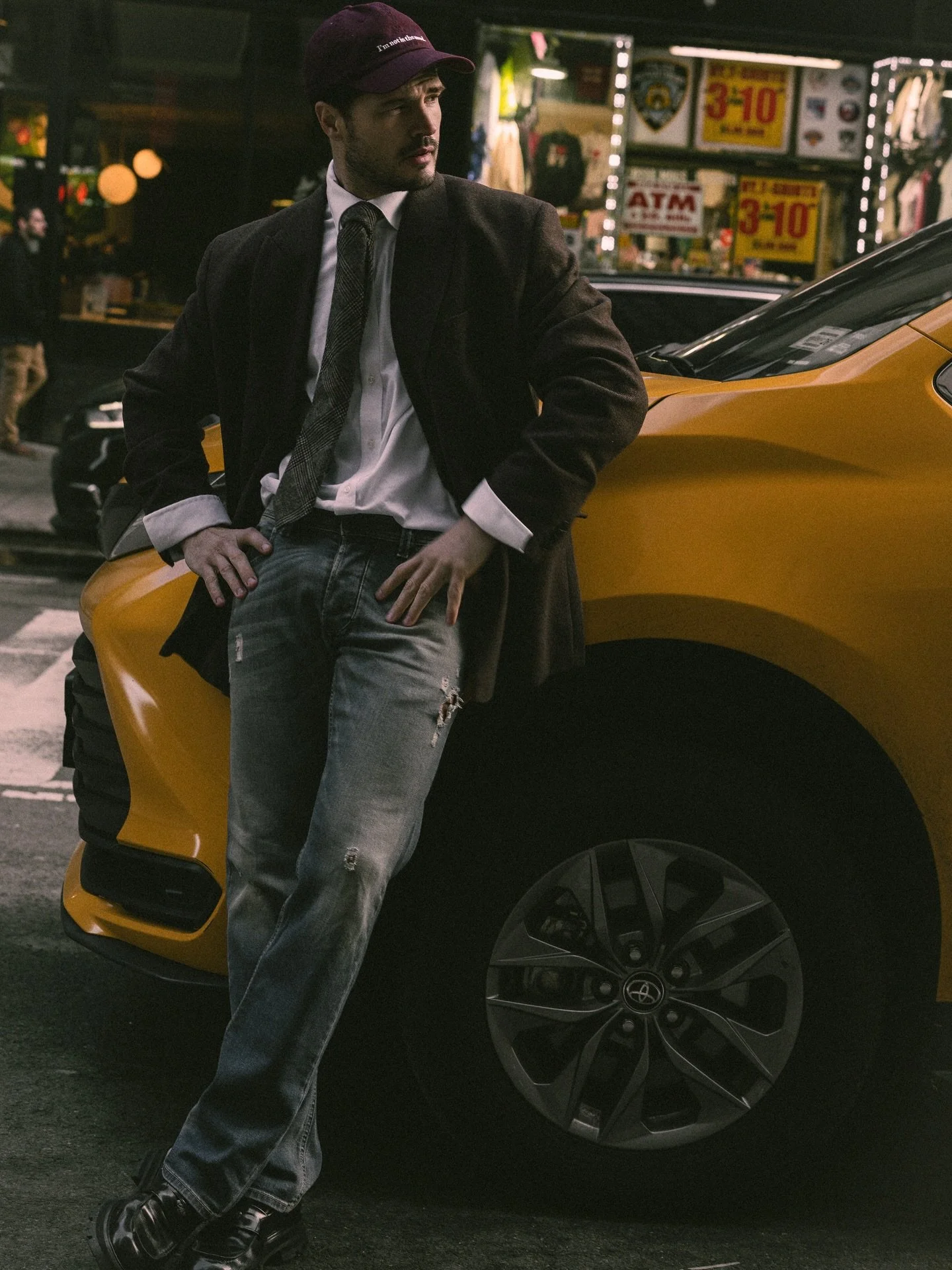 New York doing what it does.
A legend like @iamdiegomiguel just passing through my frame.

Mgmt @onemanagement 

#TonGomes #TonGomesPhotographer #DiegoMiguel #Supermodel #PhotographerInNYC MenswearEditorial