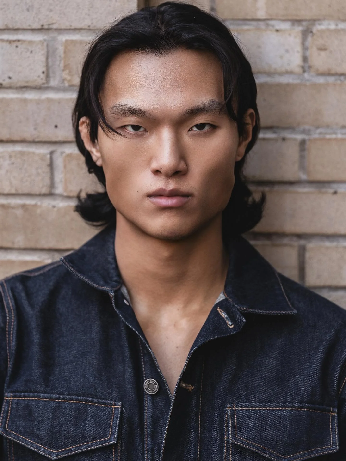 Models often ask me what makes a strong portfolio.

It always starts with clean images that show the face, the structure, and the attitude. Simple light, honest expression, and a frame that lets the model exist without distractions.

@life0fwilly fro