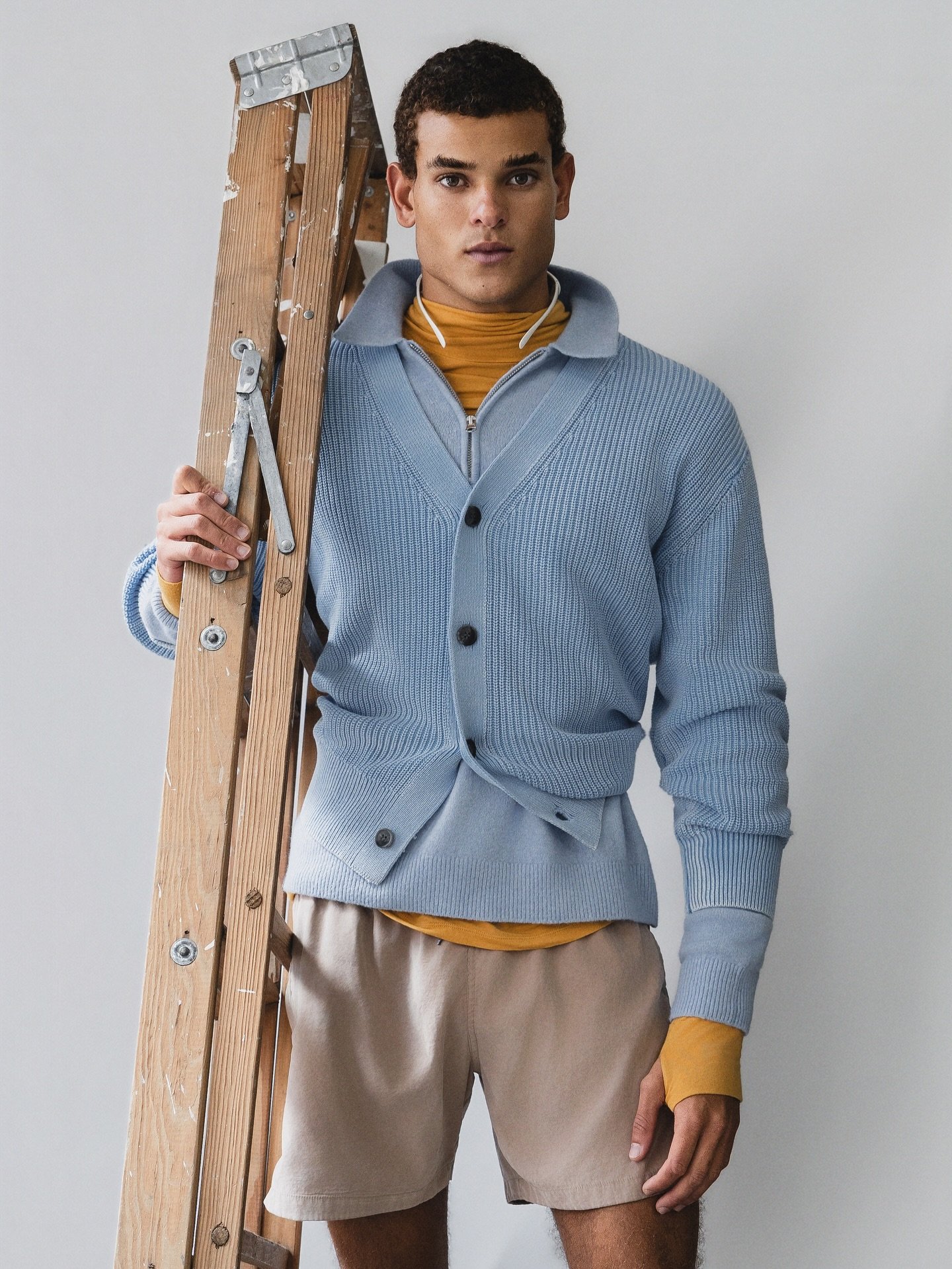 @edu_tozzi has one of those rare faces that makes you pause for a moment. Born in Bahia, Brazil, his beauty reflects the depth and diversity that make my country so unique. 💚💛

MGMT @onemanagement
Styling @sergiodesaia

#TonGomes #TonGomesPhotograp