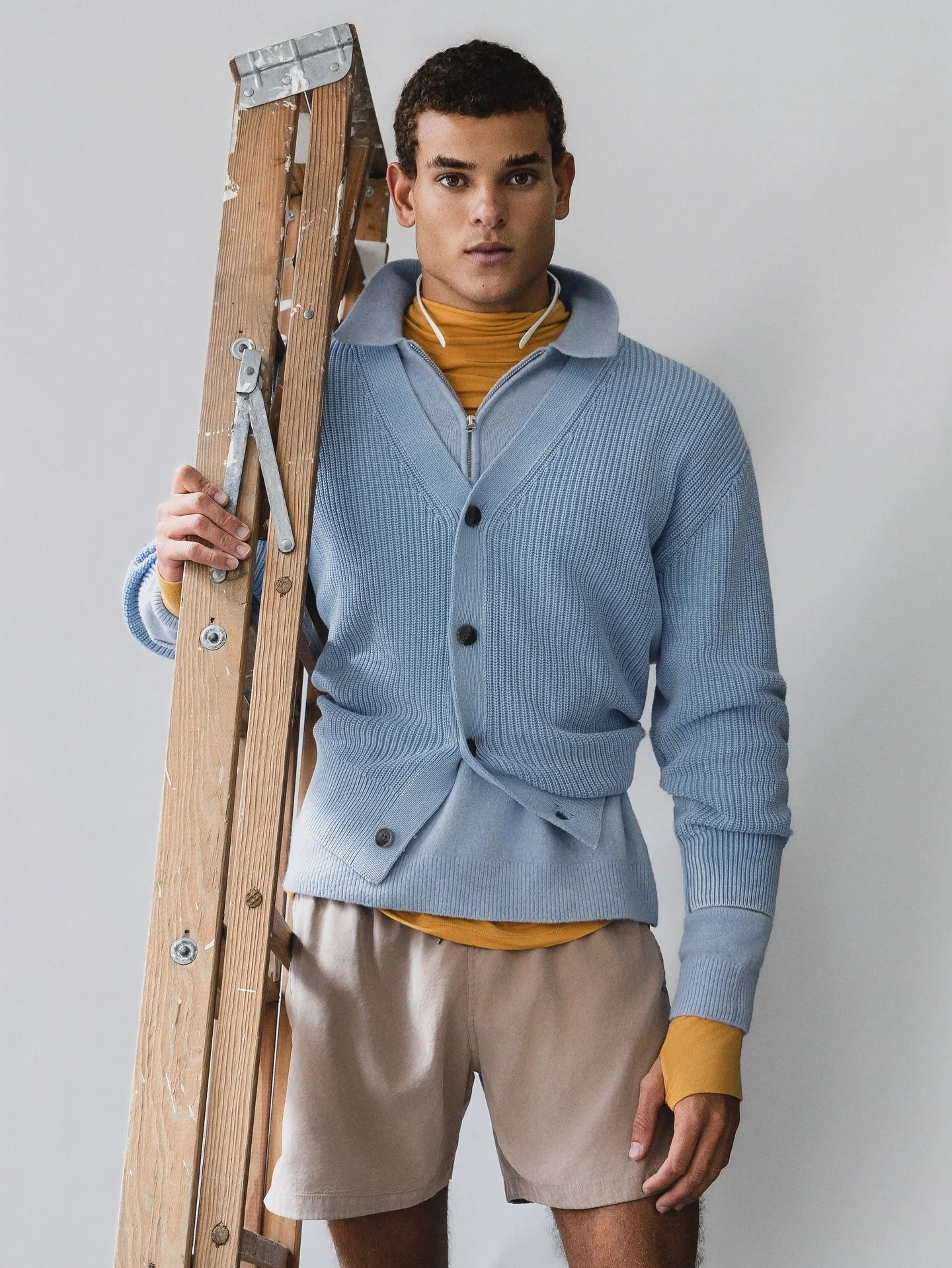 @edu_tozzi has one of those rare faces that makes you pause for a moment. Born in Bahia, Brazil, his beauty reflects the depth and diversity that make my country so unique. 💚💛

MGMT @onemanagement
Styling @sergiodesaia

#TonGomes #TonGomesPhotograp