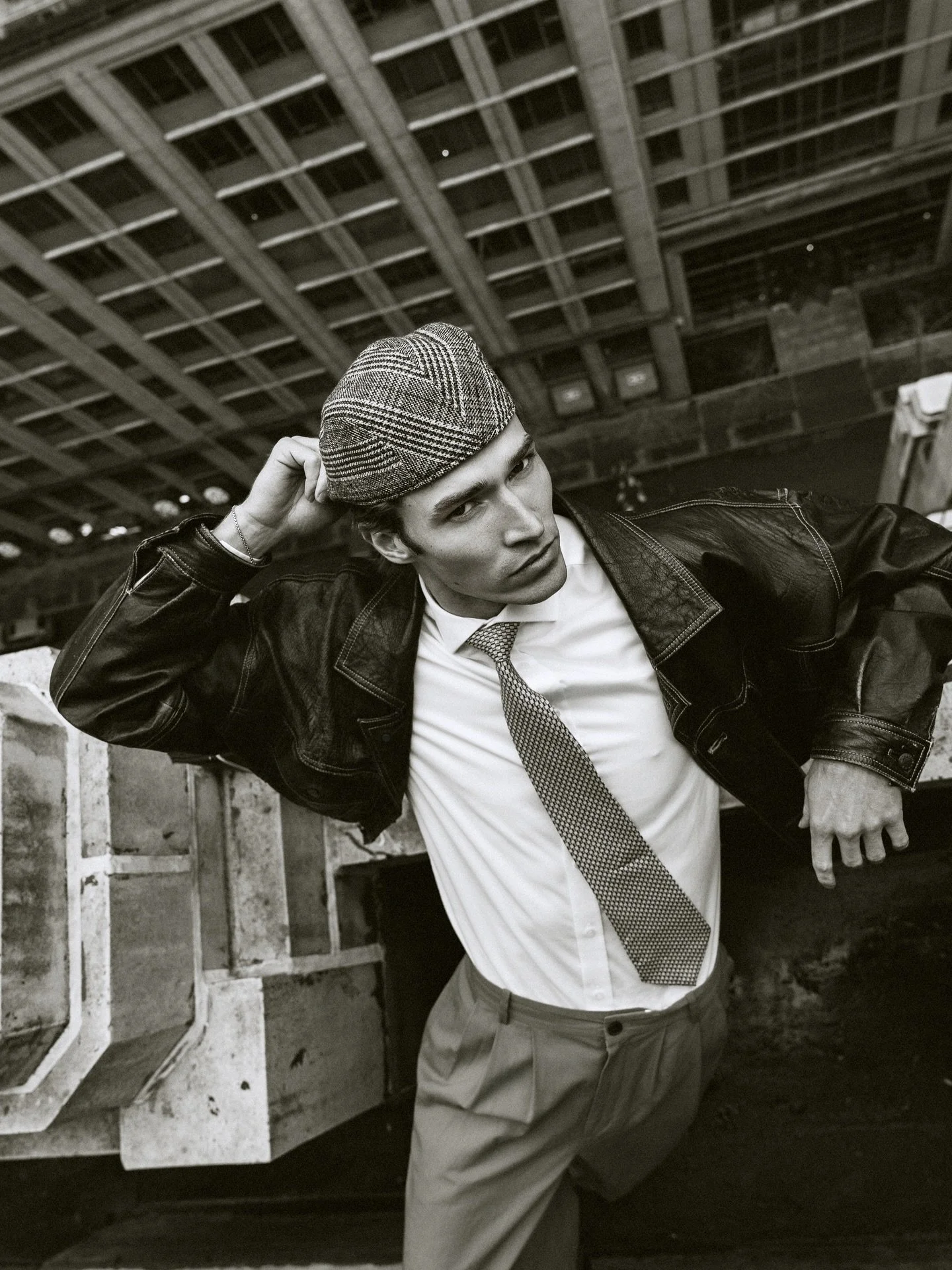 Somewhere between the tie and the city.

@callum.simpson_ @soulartistmgmt NY, photo @tongomes__ in New York.

#TonGomes #CallumSimpson #SoulArtistManagement #FashionPhotography #NewYork