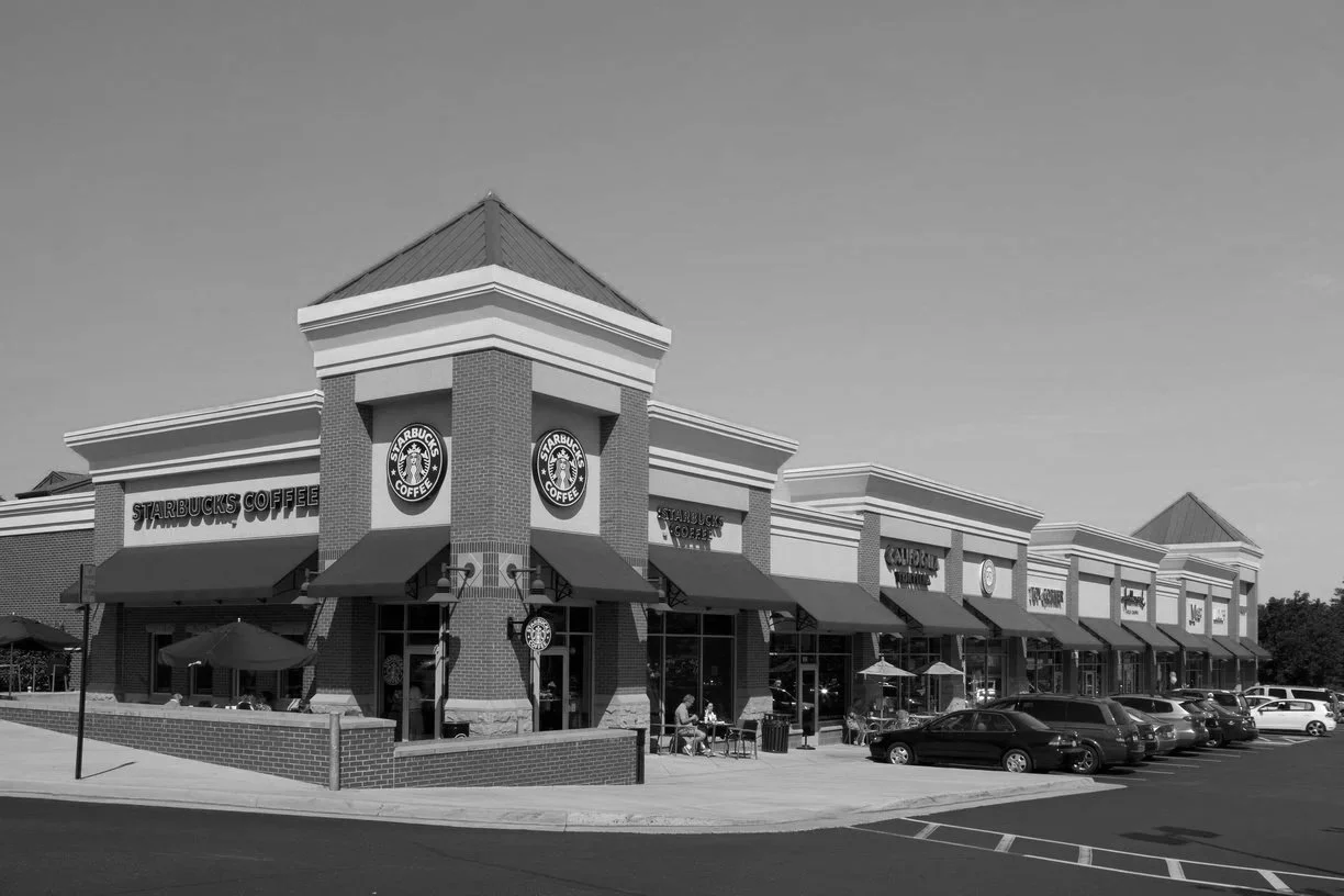 Starbucks-anchored retail building in Oakton, VA
