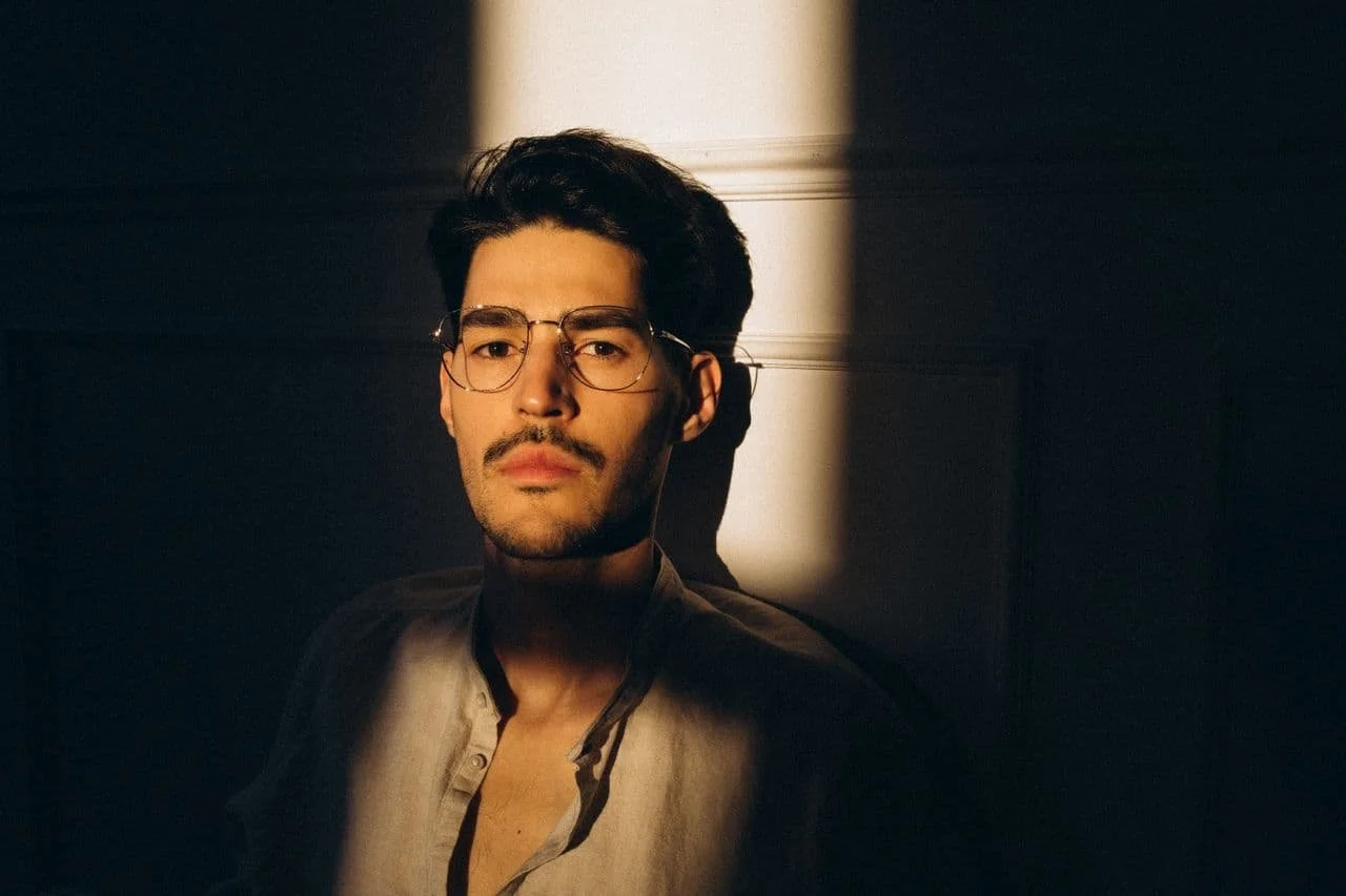 portrait-of-man-in-eyeglasses-in-sunlight
