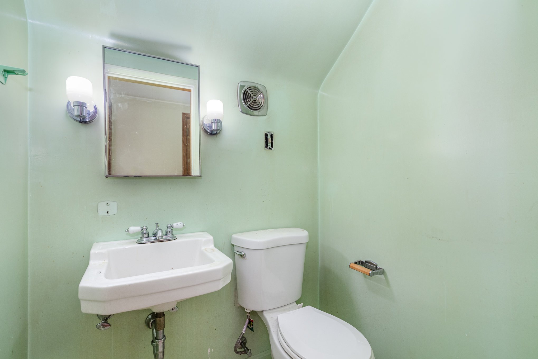 021_4126_llyoyd_ave_4-edit_657.jpg