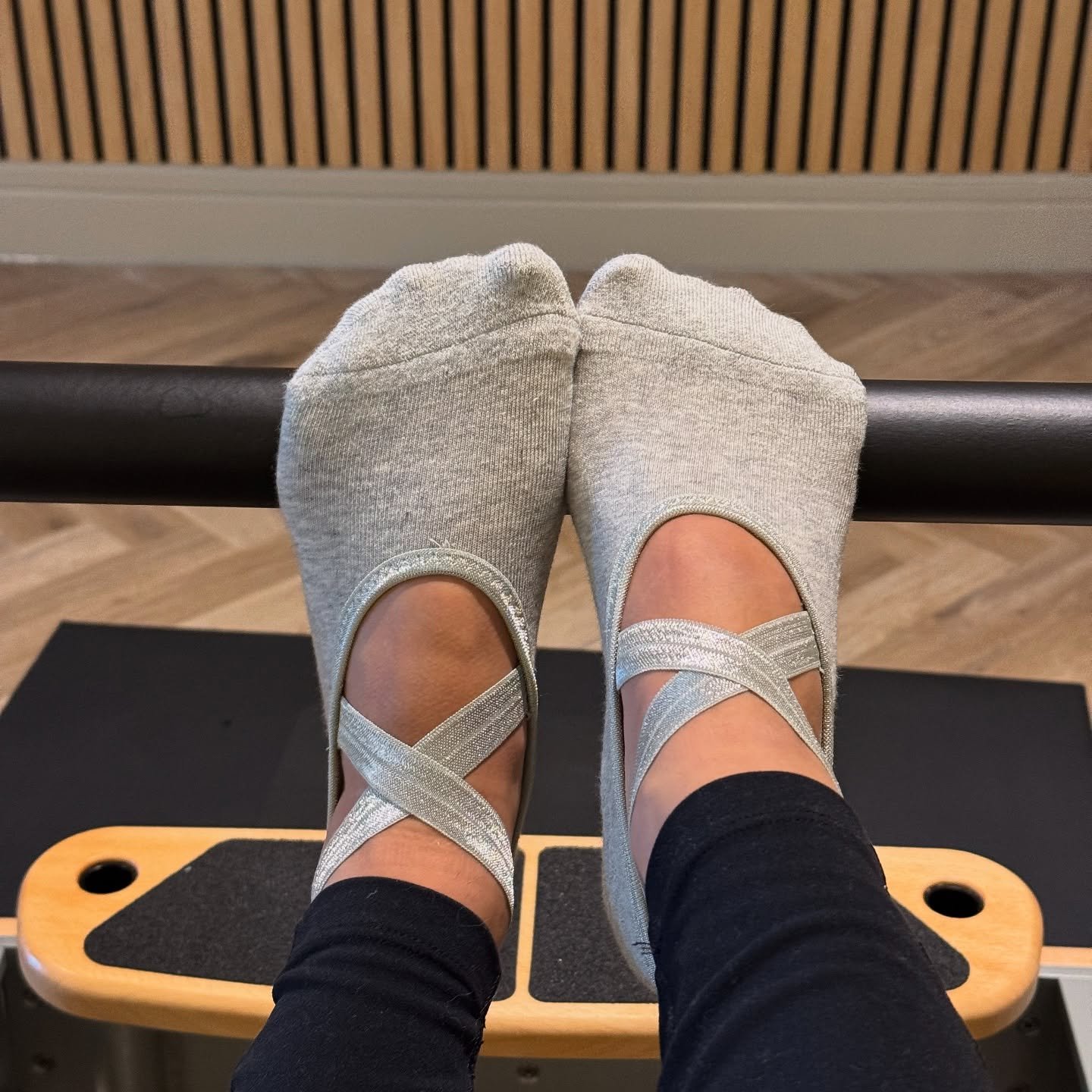 The complete Ballerina Collection is now available on our website 🩶🩶

#grip #griptok #gripsocks #yoga #pilates #pilatesstudio #pilatessocks #grippies #reformerpilates #pilatesgirls #pilatesfit #ootp