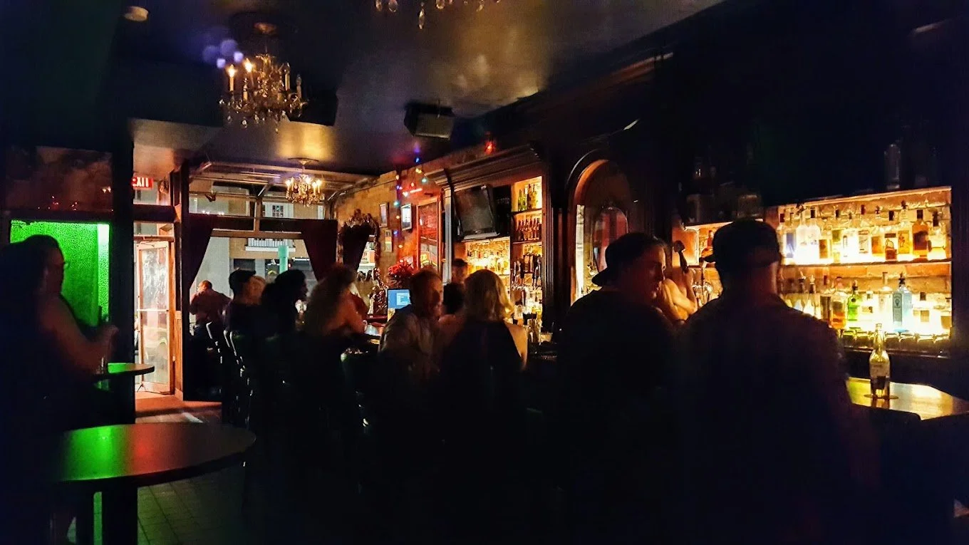 HAPPY HOURS all night!