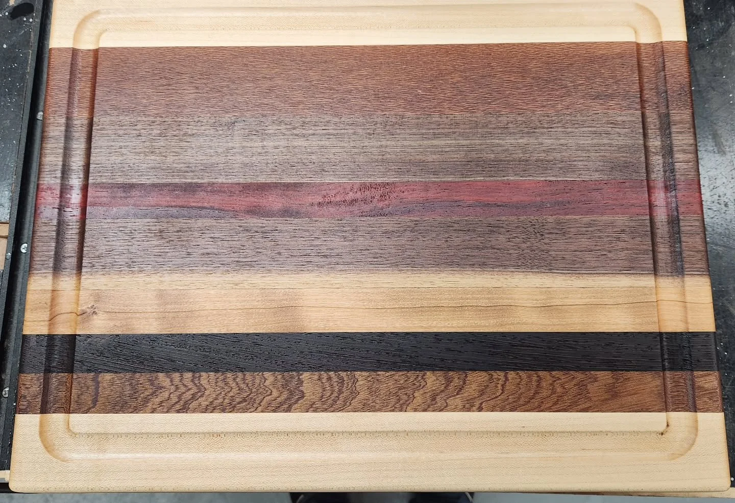 Cuttingboard for sale, from top; maple, leopardwood, walnut, padauk, walnut, cherry, wenge, sapele, maple. Finished with pure tung oil. It is 13x16 $120
#cuttingboards #cuttingboard