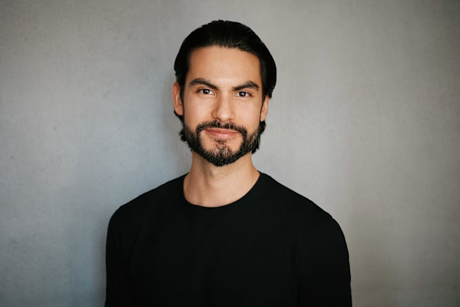Gustavo T