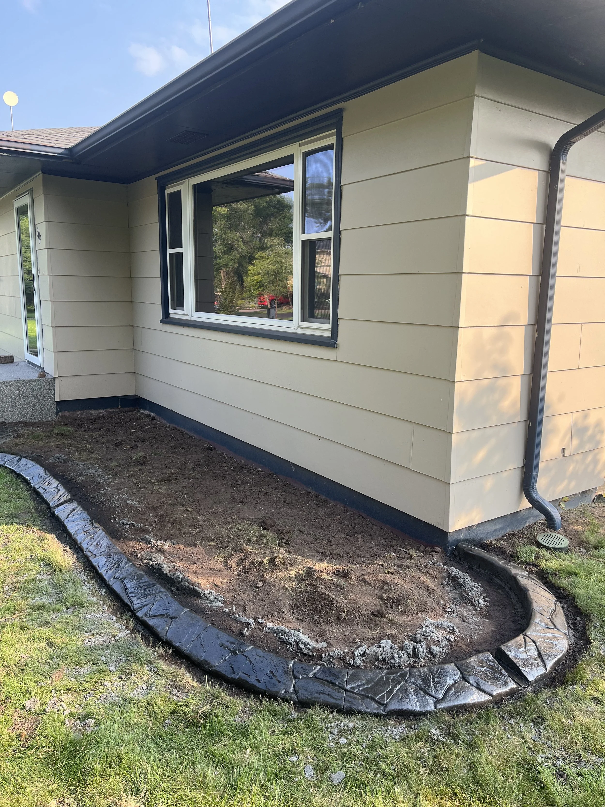 Continuous Custom Concrete Landscape Edging