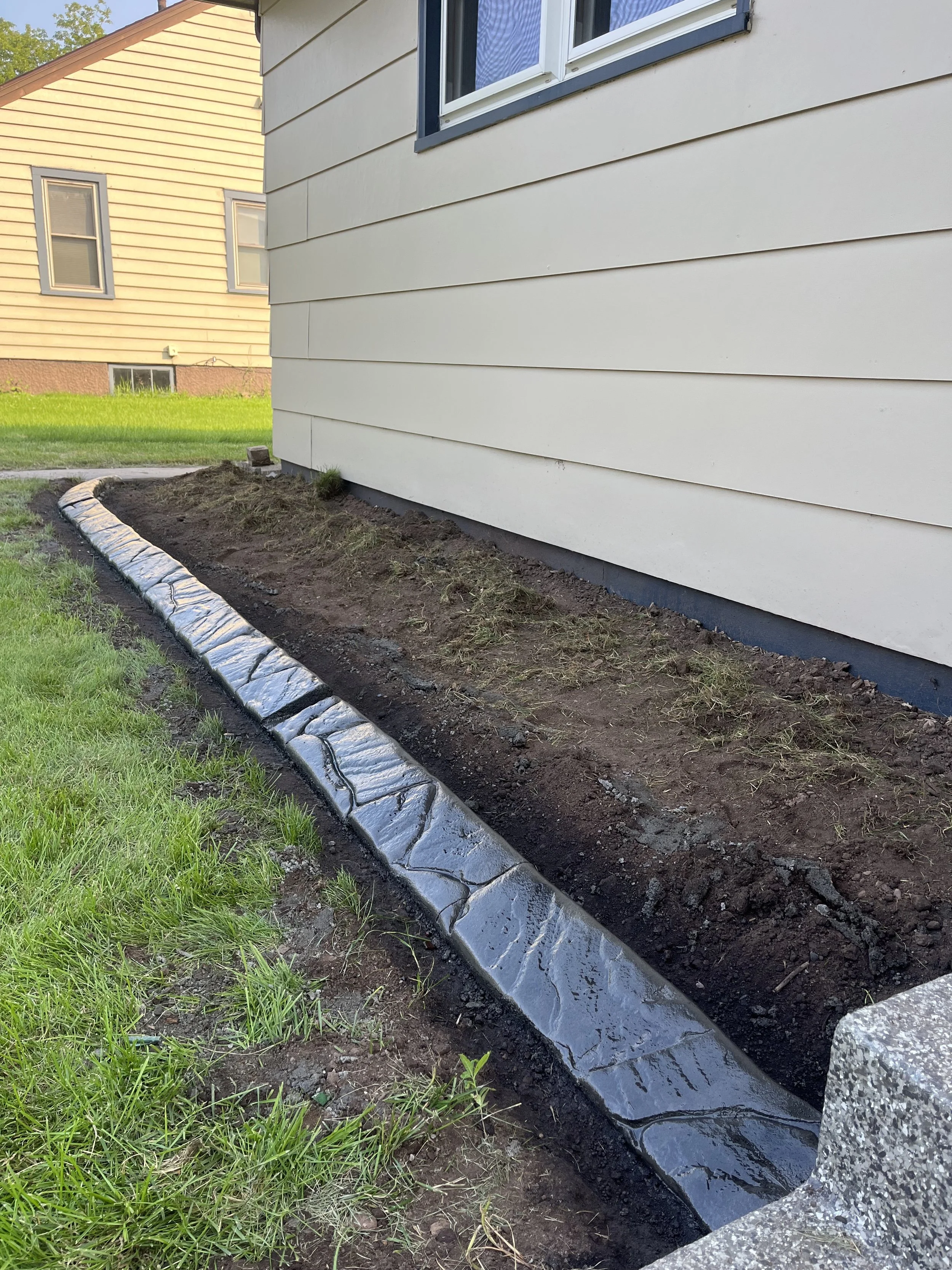 Northern Minnesota Custom Concrete Landscape Curbing
