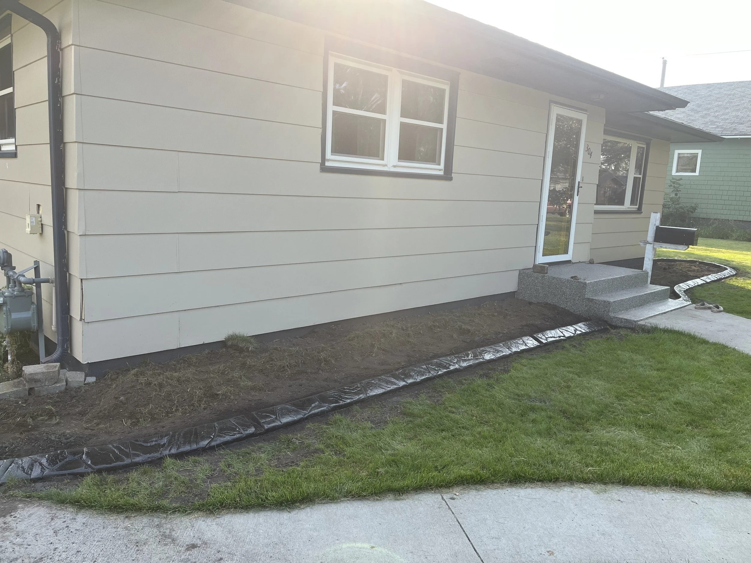 Northern Minnesota North Shore Slate Custom Concrete Landscape Edging