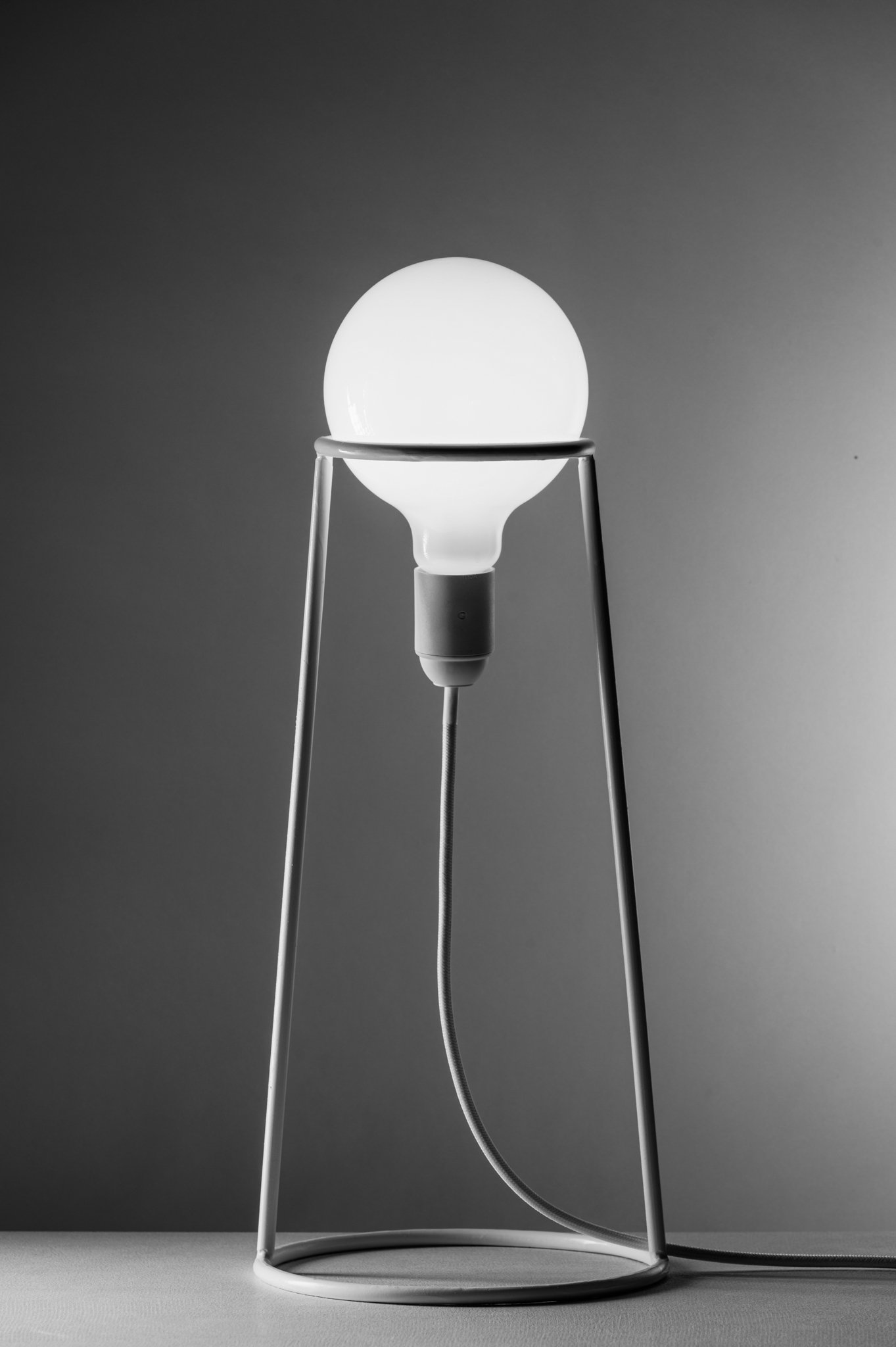 TENSO – stolna/podna lampa
Beograd, Srbija, 2024.

Samostalni dizajn