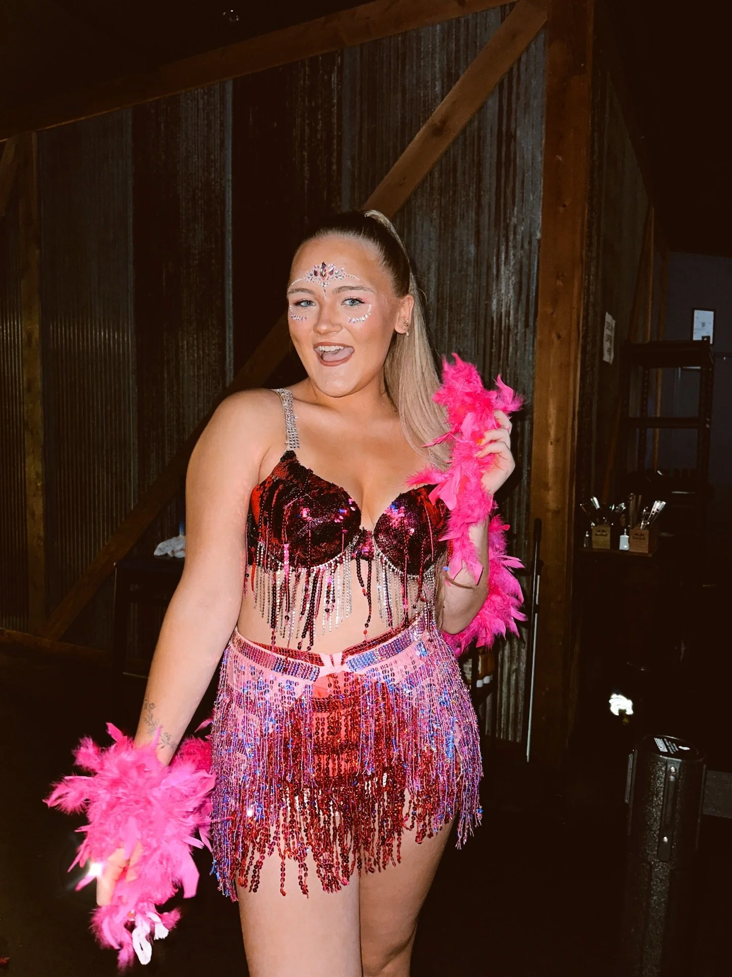 that&rsquo;s the life of a showgirl ✨💕💃🏼
&bull;
&bull;
&bull;
#halloween #halloweencostumeideas #tloas #tloasg #taylorswift #tloascostume #showgirl #showgirlcostume #fyp #feed #costume #explorepage @shinersnotl @taylorswift @taylornation