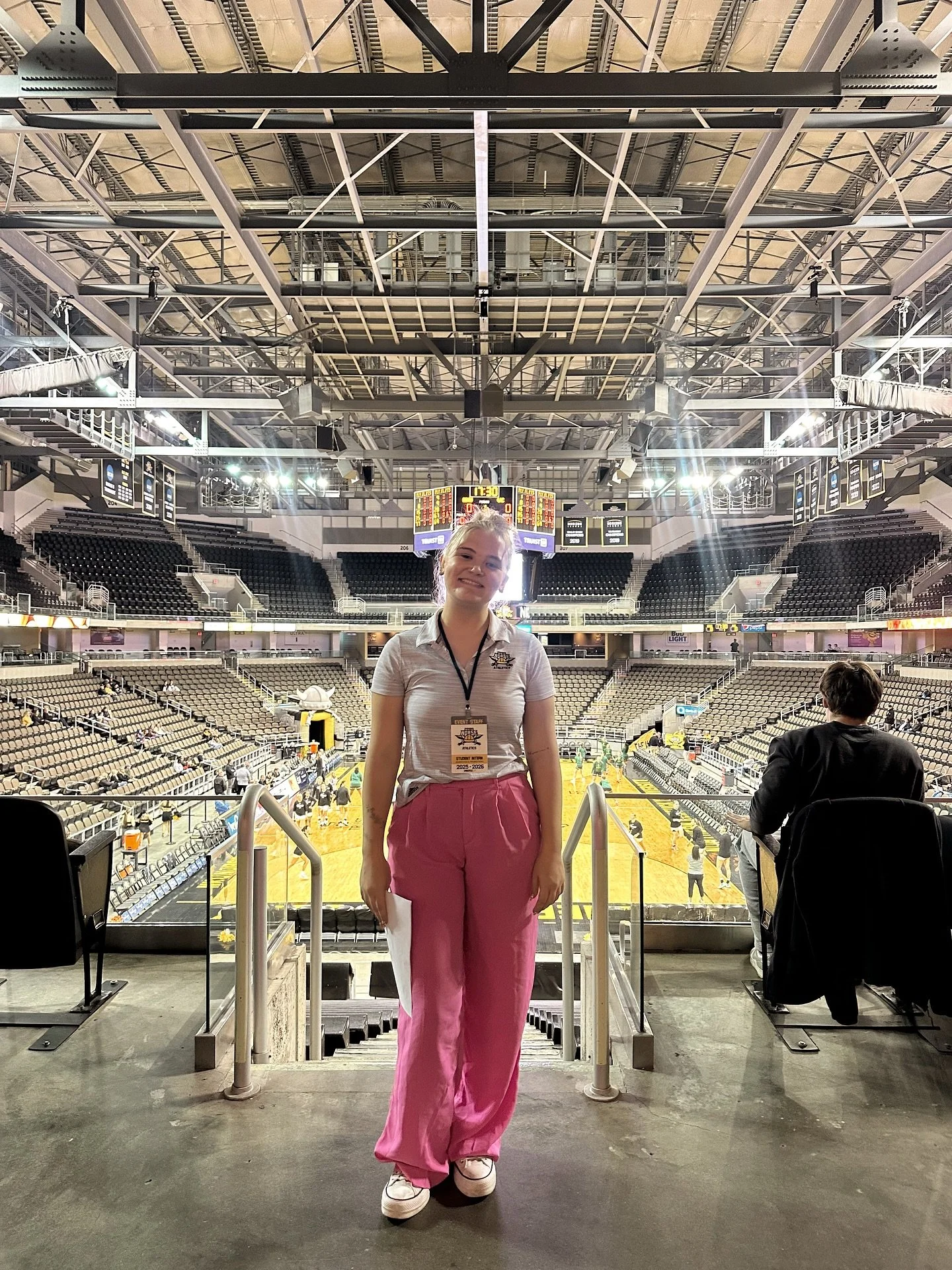 first basketball game of the season! 
(ft @grace_copfer and i&rsquo;s attempt to be aesthetic at chipotle)