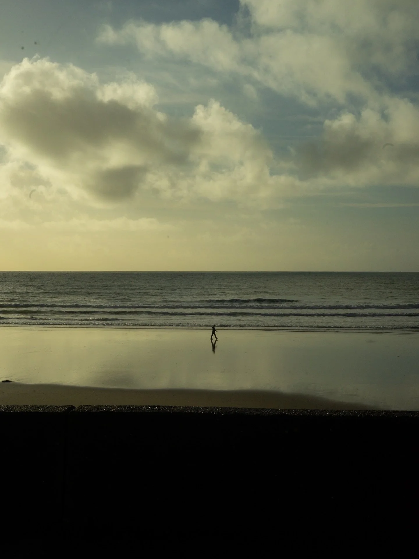 Box
-
-
-
-
-
#blowthecobwebsaway #wales #snowdonia #beachwalk #greatoutdoors #walking #beach #fresh #horizon #landscapefotography #solitude #lonely #boxingday