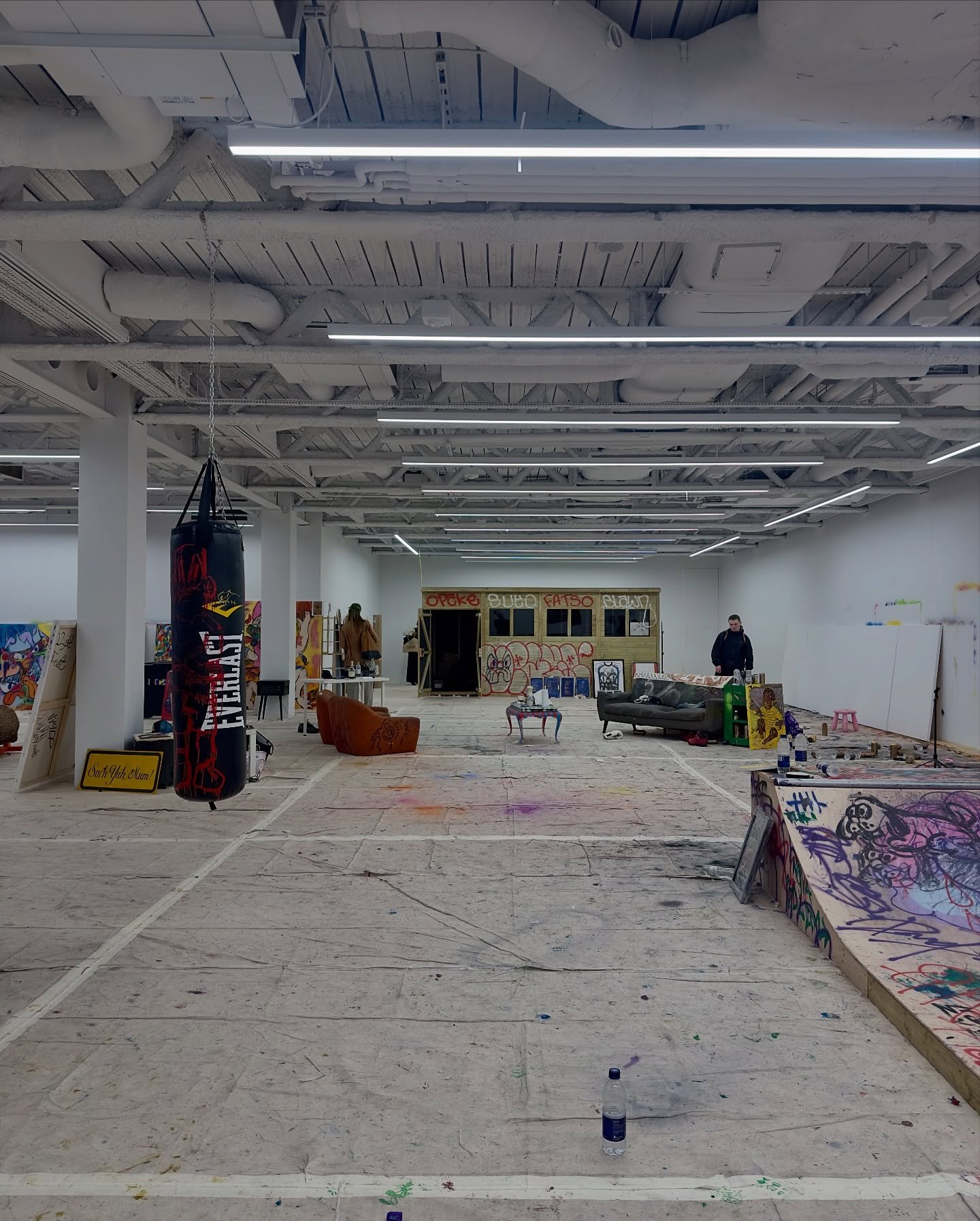 INSIGHT
Blurring the lines between STUDIO / GALLERY / AUDIENCE 
-
-
-
#alaoluslawn #slawn #saatchiyates #studiovisit #galleryvisit #london #fineart #csm #csmfineart