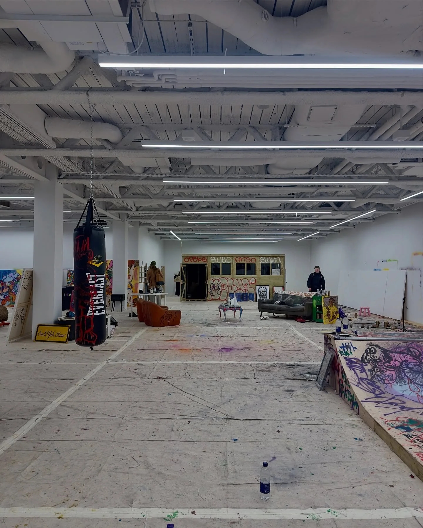 INSIGHT
Blurring the lines between STUDIO / GALLERY / AUDIENCE 
-
-
-
#alaoluslawn #slawn #saatchiyates #studiovisit #galleryvisit #london #fineart #csm #csmfineart