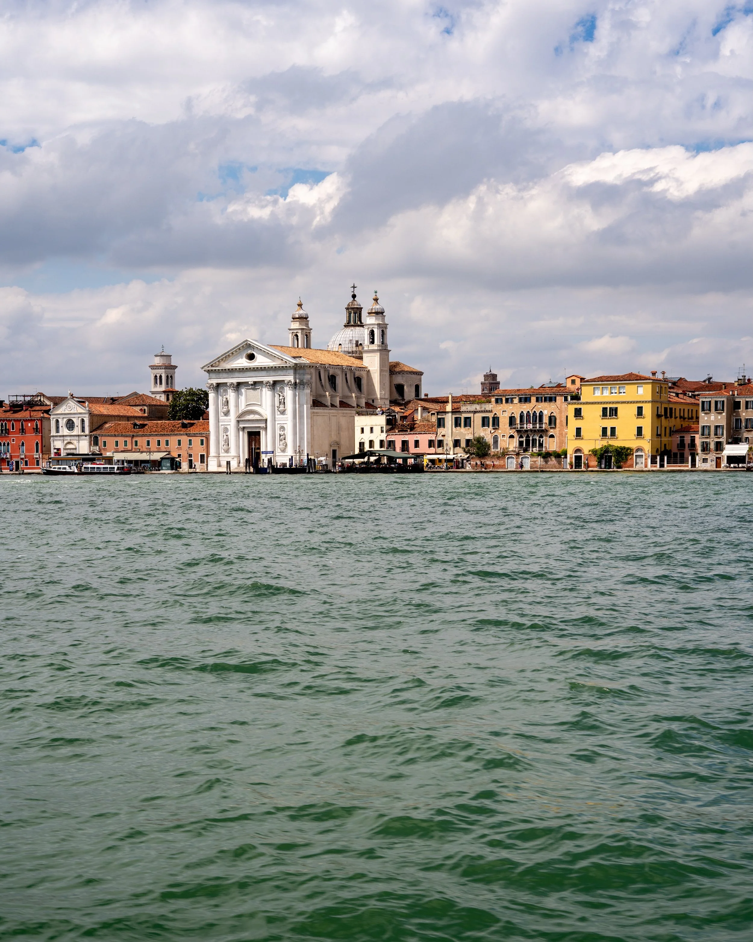 Venice, day two.

Strange Rules, Palazzo Diedo
Su Xiaobai, Palazzo Soranzo Van Axel
Joseph Kosuth, Casa dei Tre Oci
Biennale Arte 2026: Arsenale

Protocol, lacquer, language, infrastructure.
Still processing.

#VeniceBiennale #BiennaleArte2026 #Conte
