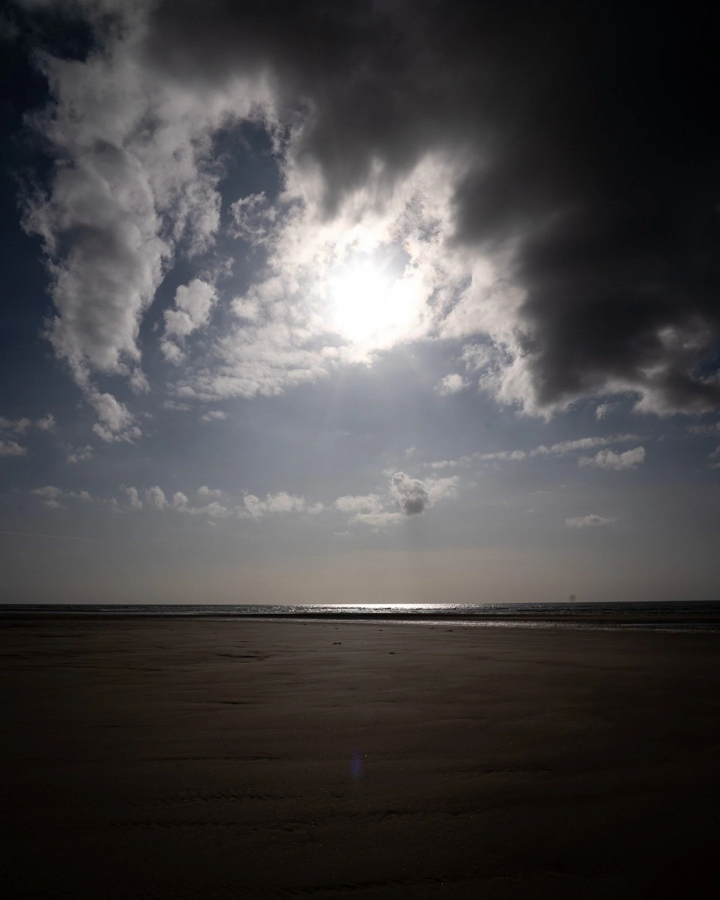 Shoreline, Eryri, September 2026.

Light from above / a single point 

#ContemporaryArt #LandscapePhotography #Eryri #Horizon #StephenWadcock