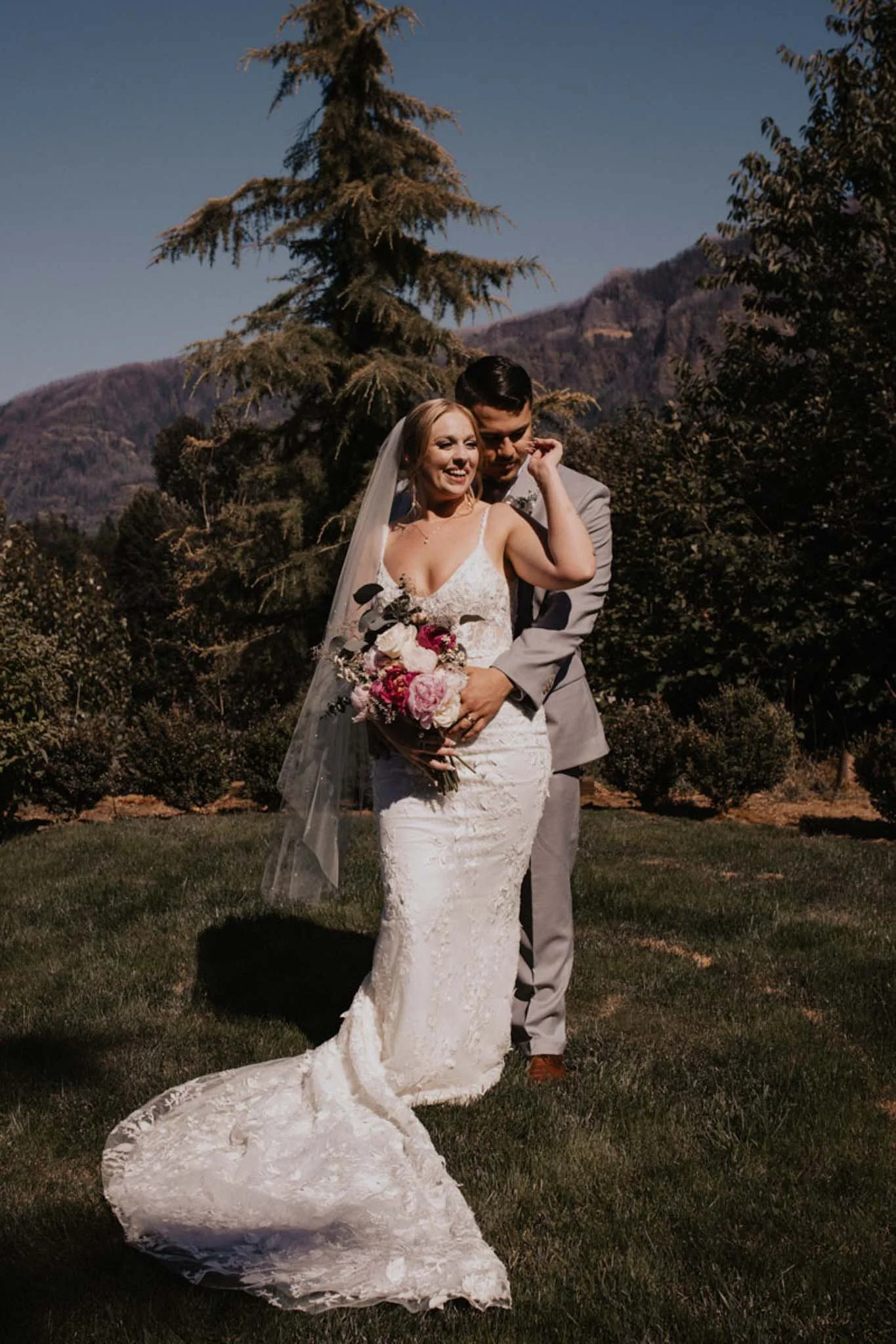 Emily + Damon | Columbia River Gorge Wedding