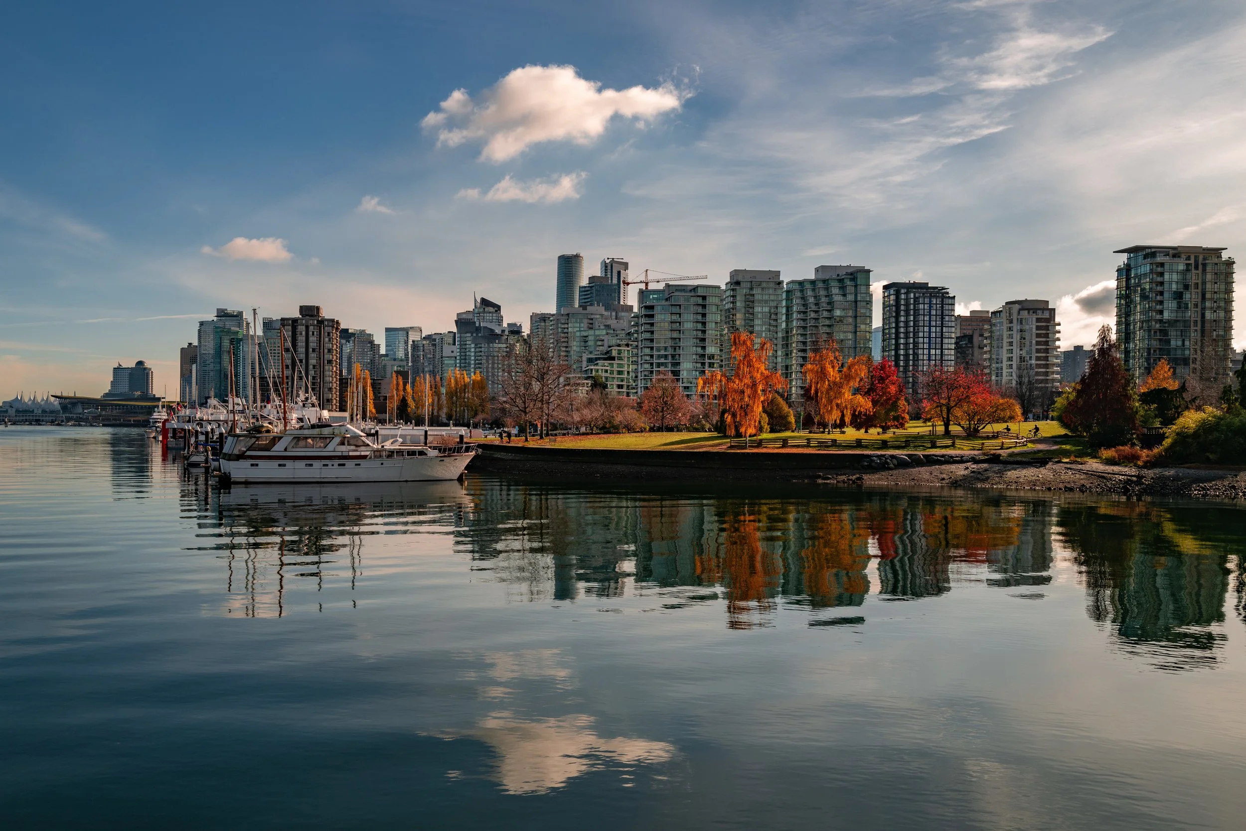 beautiful-shot-boats-parked-near-coal-harbour-vancouver.jpg