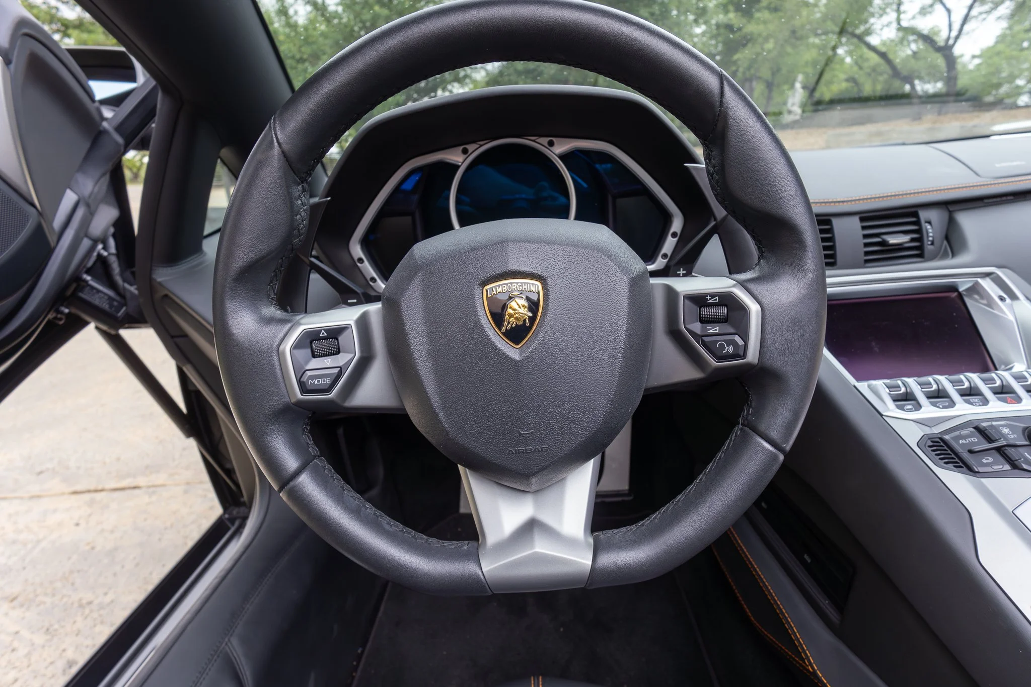 lamborghini aventador-141.jpg