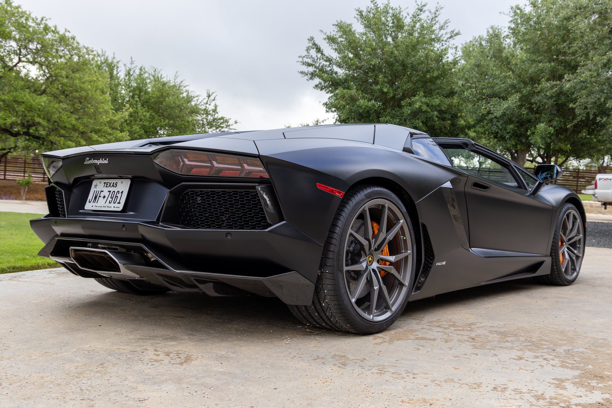 lamborghini aventador-4.jpg